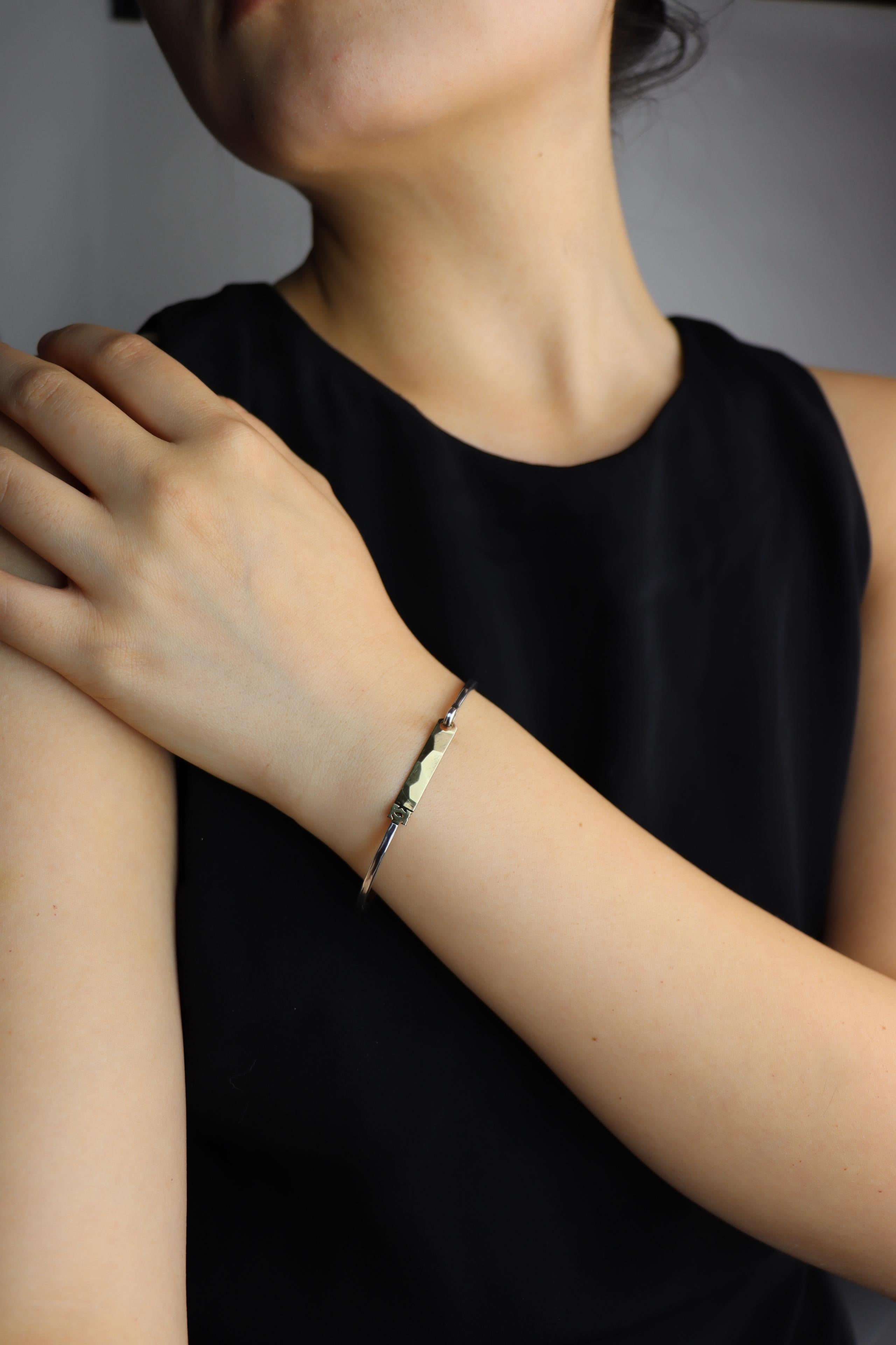 Vintage Cartier 18K Gold & Silver Bangle Bracelet

Marked:
18K
CARTIER

Approximate Dimensions:
16.5 cm (circumference) 
0.2 cm - 0.5 cm (Width) 
8.2 grams in weight.
