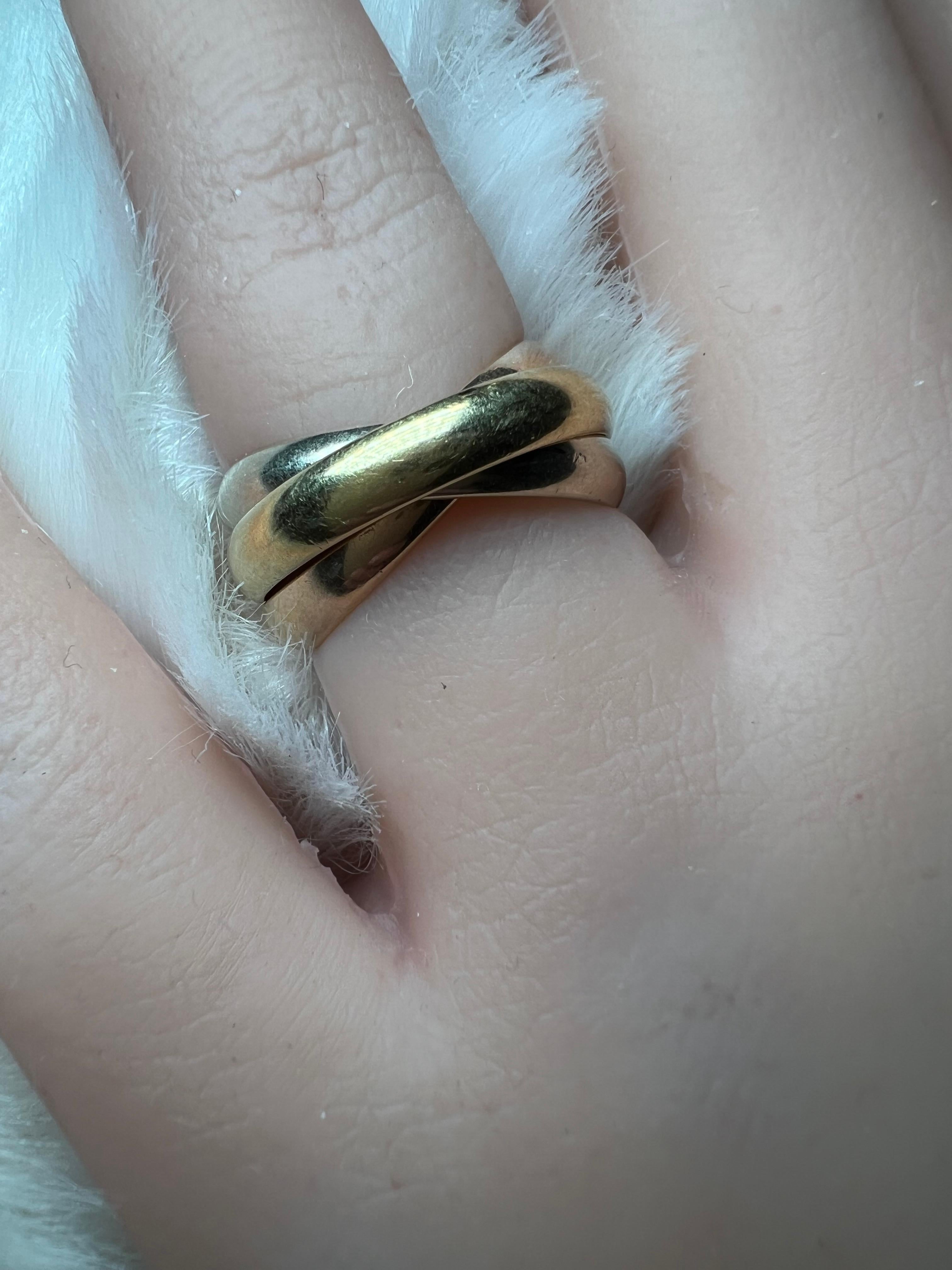 Vintage Cartier 18K Tri Colored Gold Trinity Rolling Ring Wedding Band, French. In Good Condition For Sale In San Francisco, CA