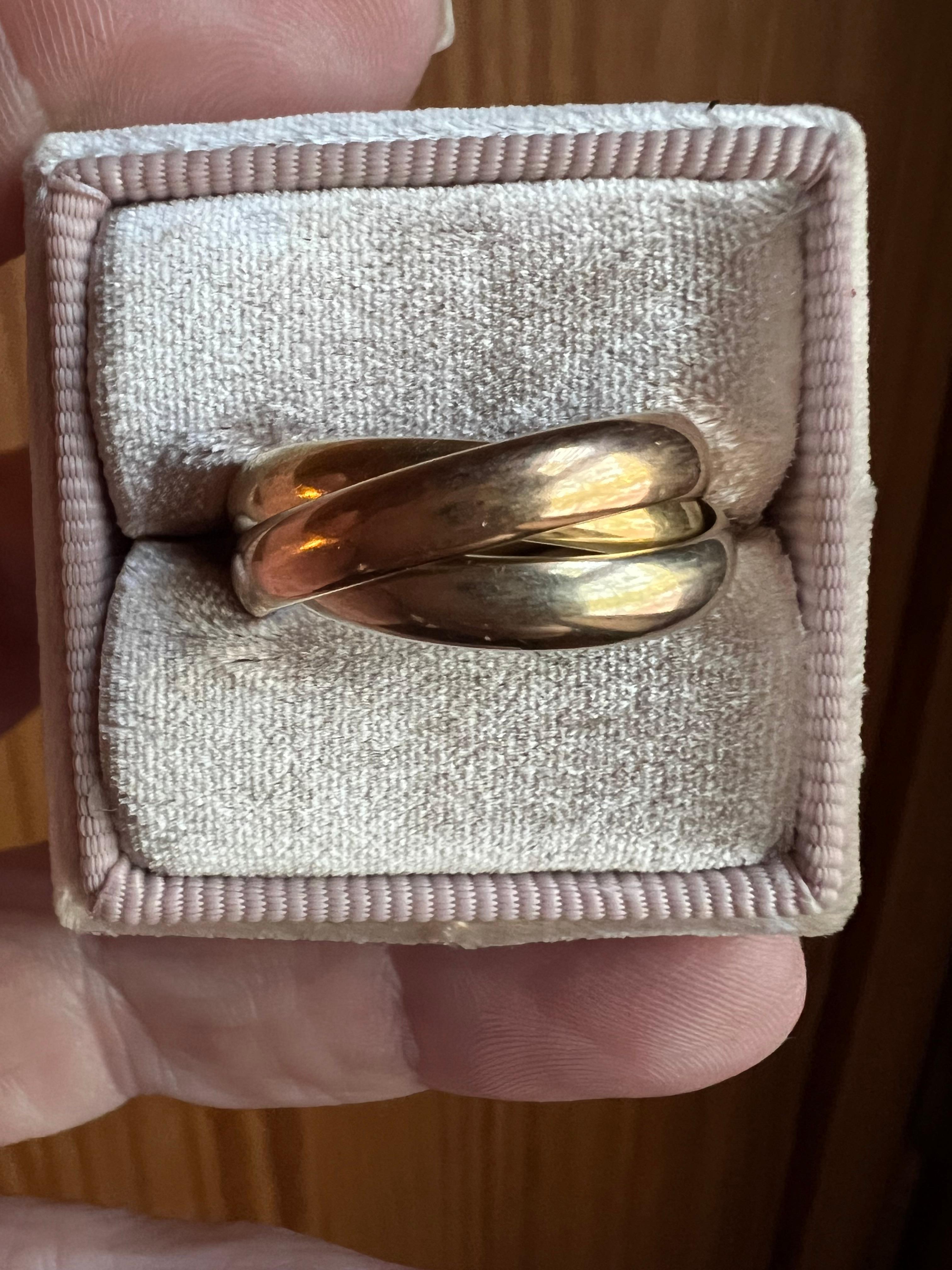 Women's or Men's Vintage Cartier 18K Tri Colored Gold Trinity Rolling Ring Wedding Band, French. For Sale