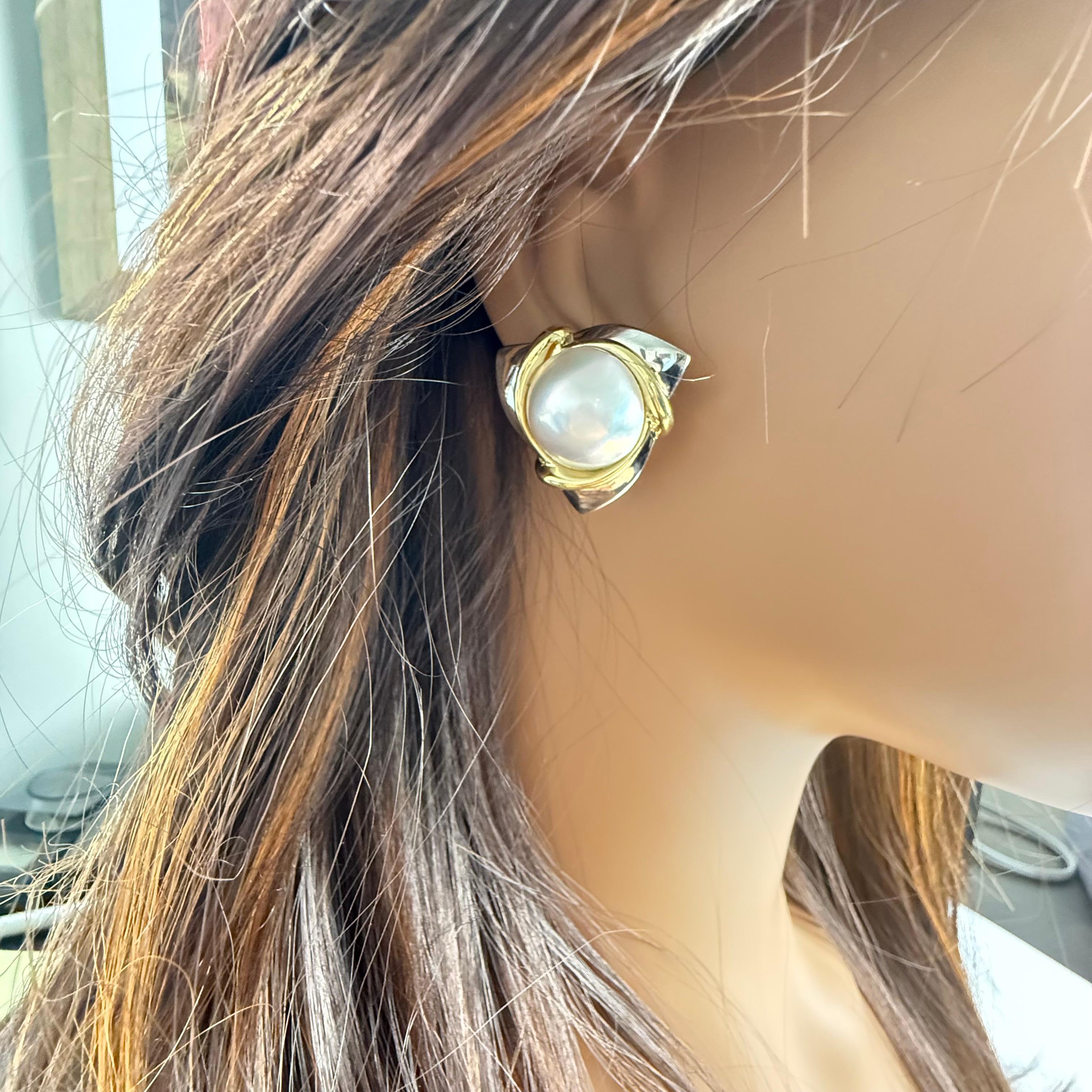 Vintage Cartier 18K White and Yellow Gold Mabe Pearl Clip On Earrings For Sale 7