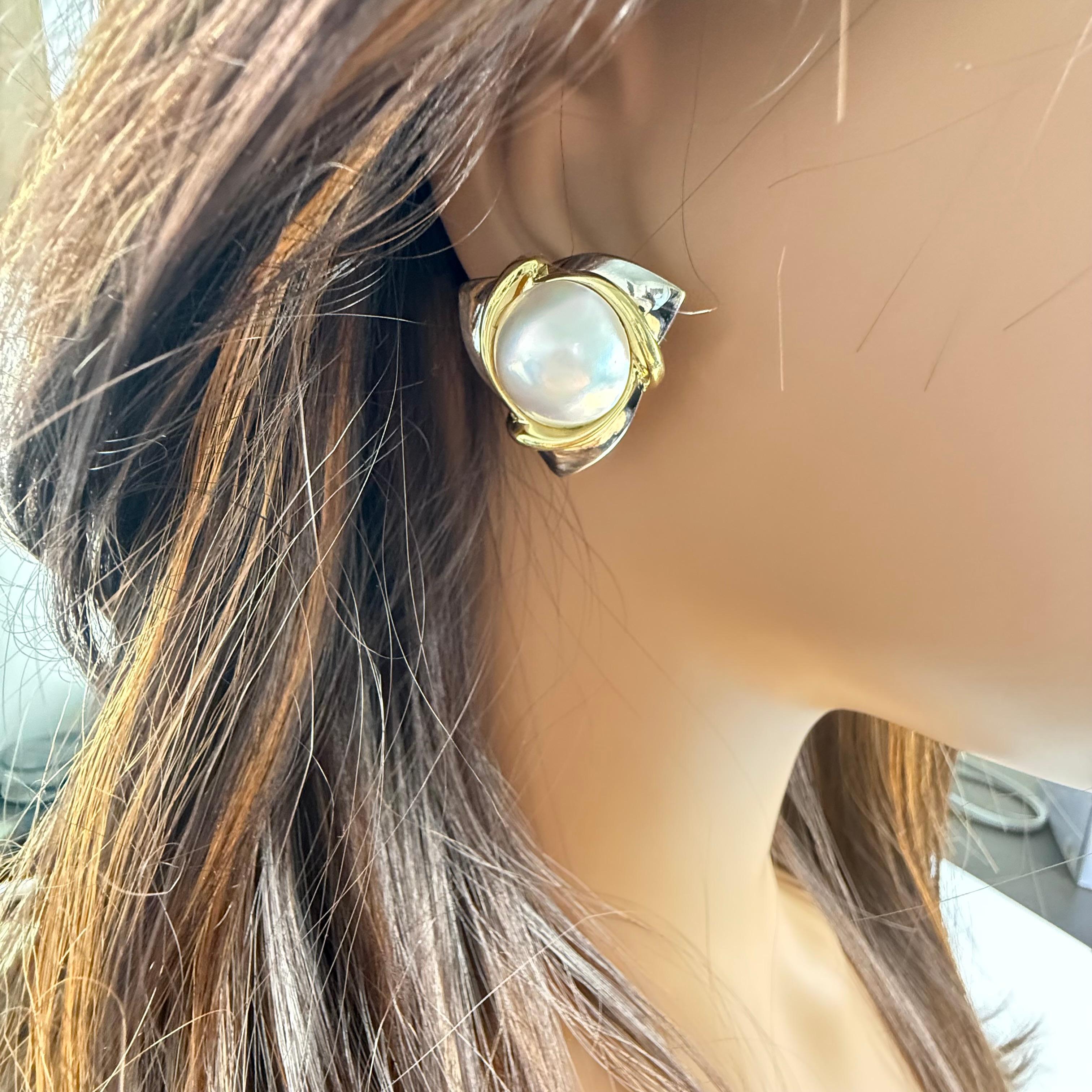 Round Cut Vintage Cartier 18K White and Yellow Gold Mabe Pearl Clip On Earrings For Sale