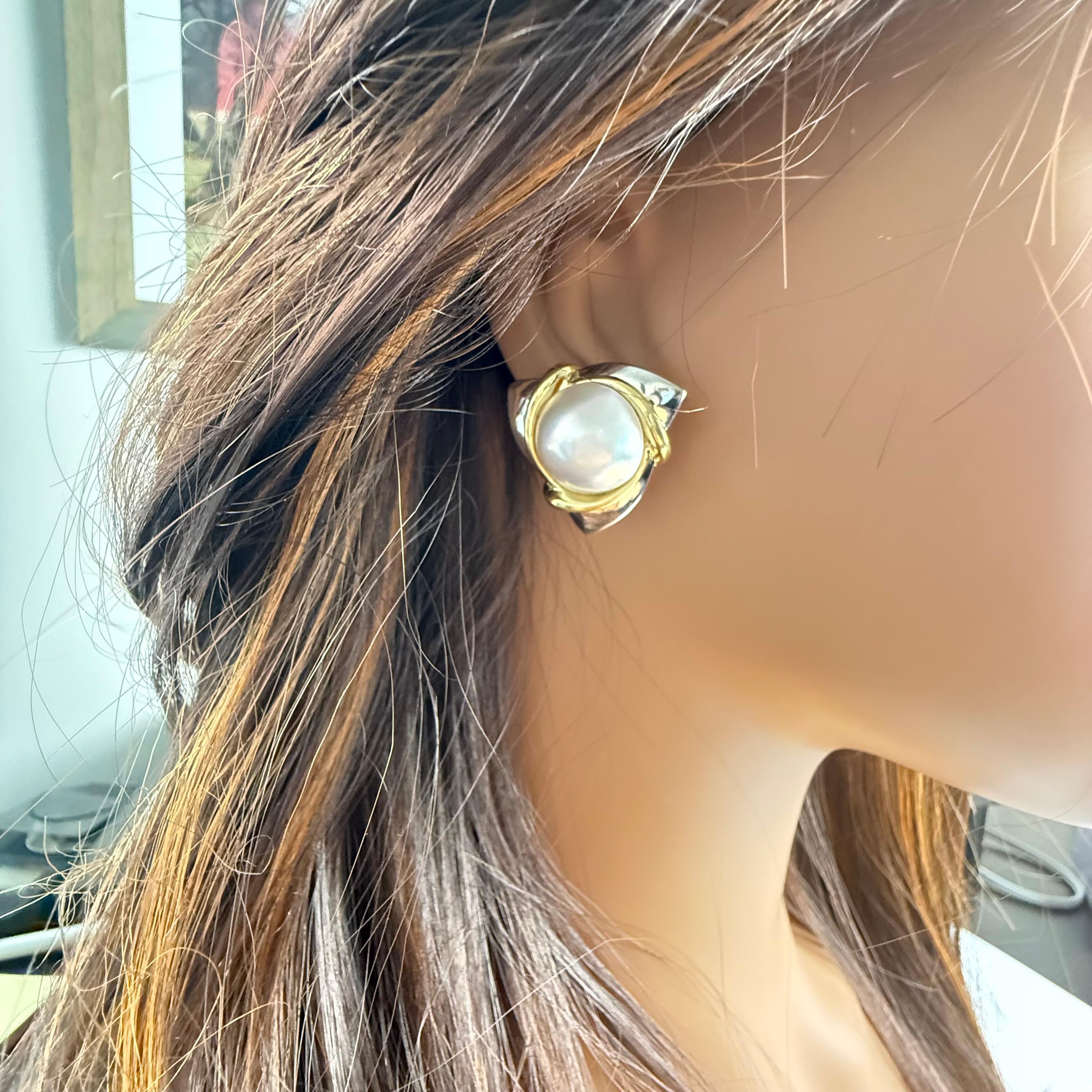 Vintage Cartier 18K White and Yellow Gold Mabe Pearl Clip On Earrings For Sale 3