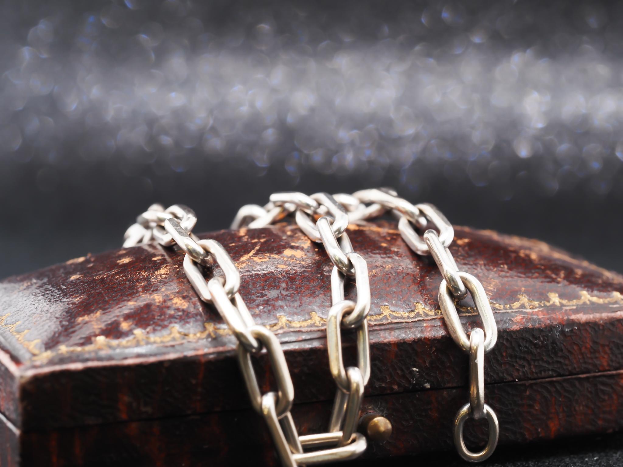 Year: 1970s
Item Details:
Metal Type: 18K Yellow Gold  [Hallmarked, and Tested]
Weight:  14.6 grams (All Items Total)
Stone Details: Natural, Coral (No Treatments)
Bracelet Length Measurement:   7.5 Inches Long
Bracelet Width Measurement:  4.8. mm