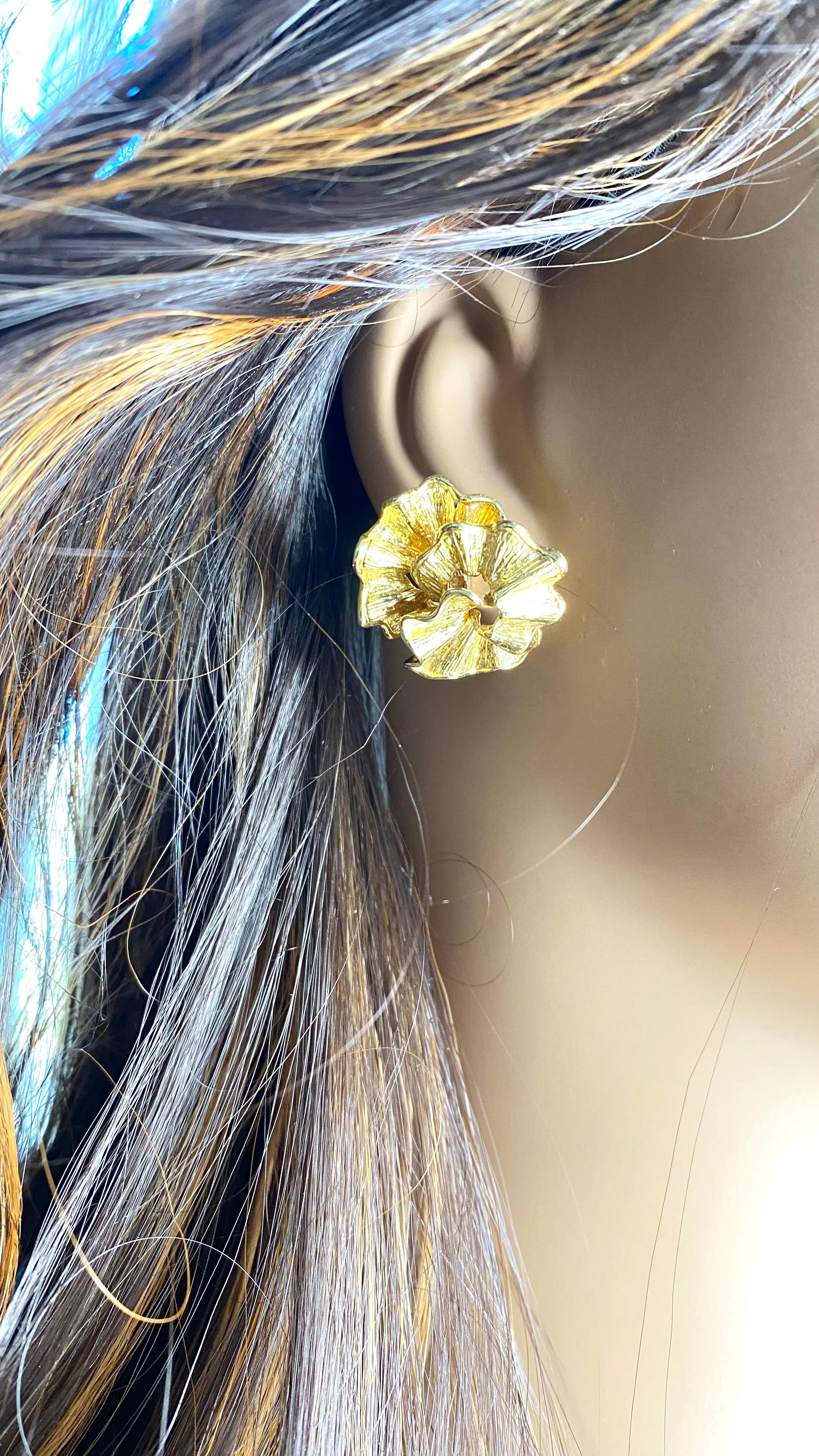 Pendientes de clip con pétalos florales Vintage Cartier de oro amarillo de 18 quilates en venta 7