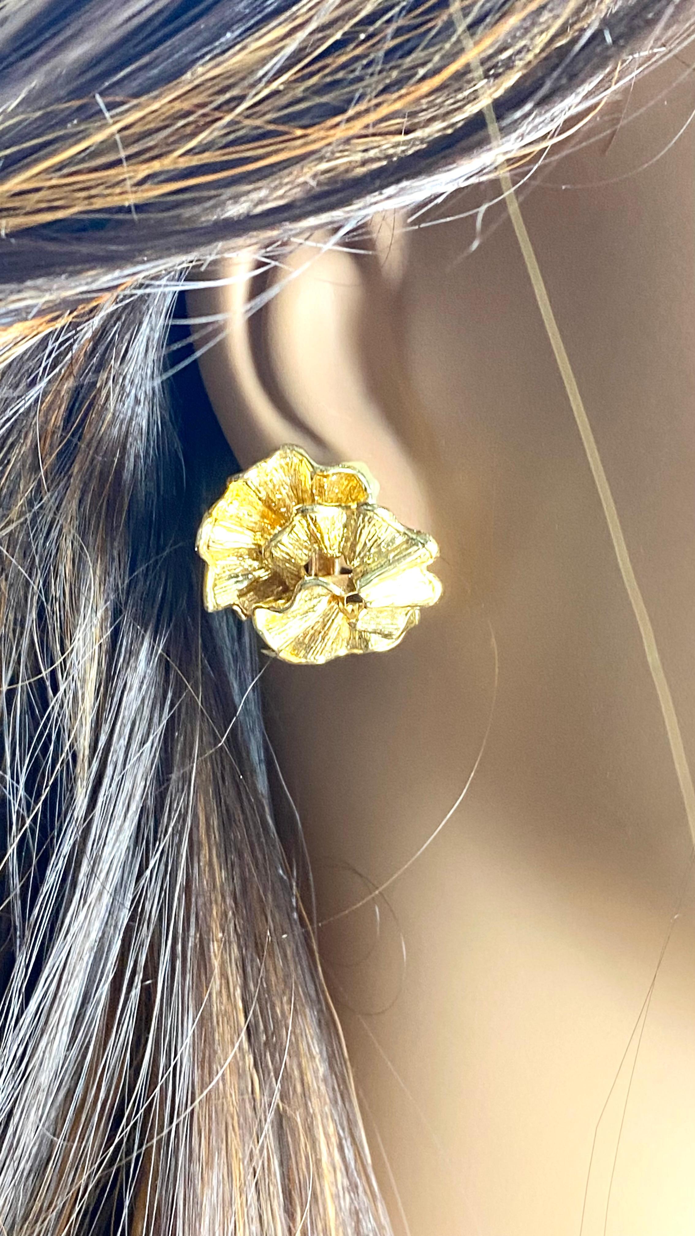 Pendientes de clip con pétalos florales Vintage Cartier de oro amarillo de 18 quilates en venta 9