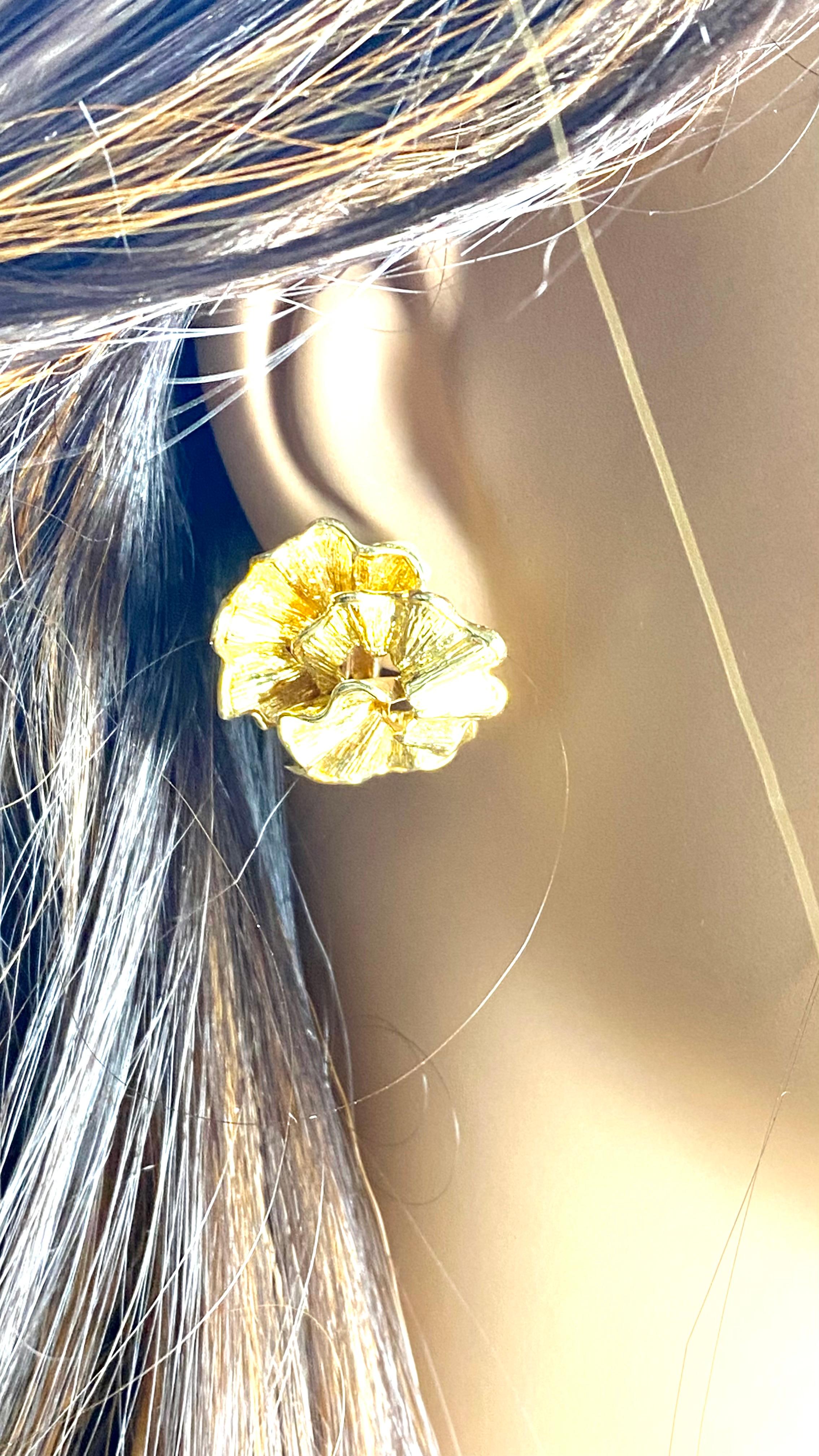 Pendientes de clip con pétalos florales Vintage Cartier de oro amarillo de 18 quilates en venta 10