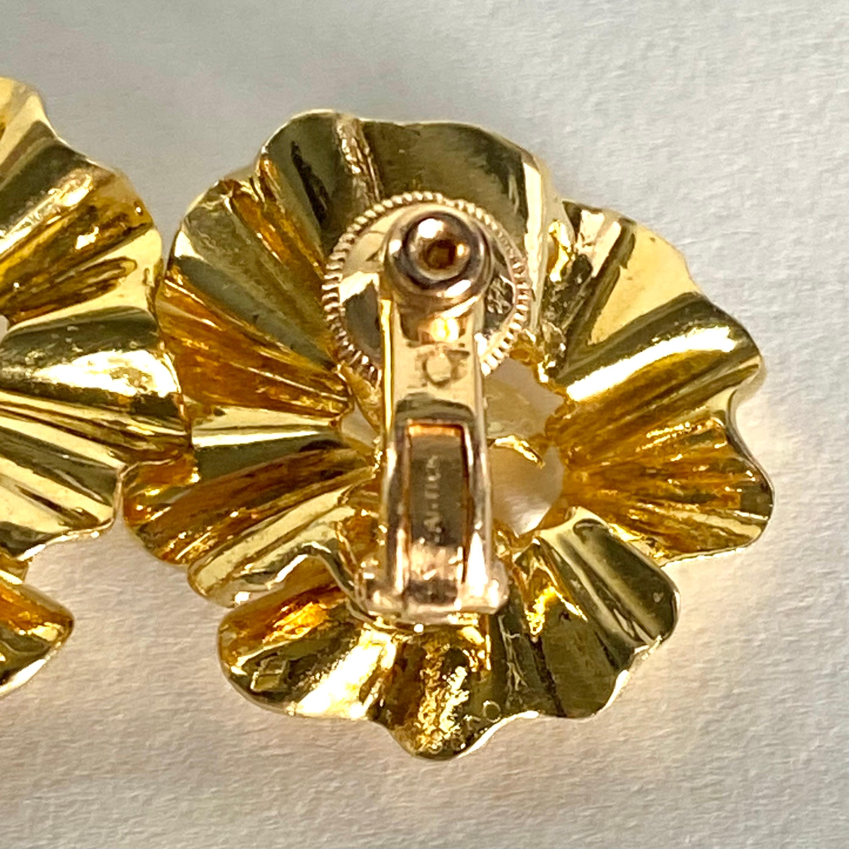 Pendientes de clip con pétalos florales Vintage Cartier de oro amarillo de 18 quilates en venta 1