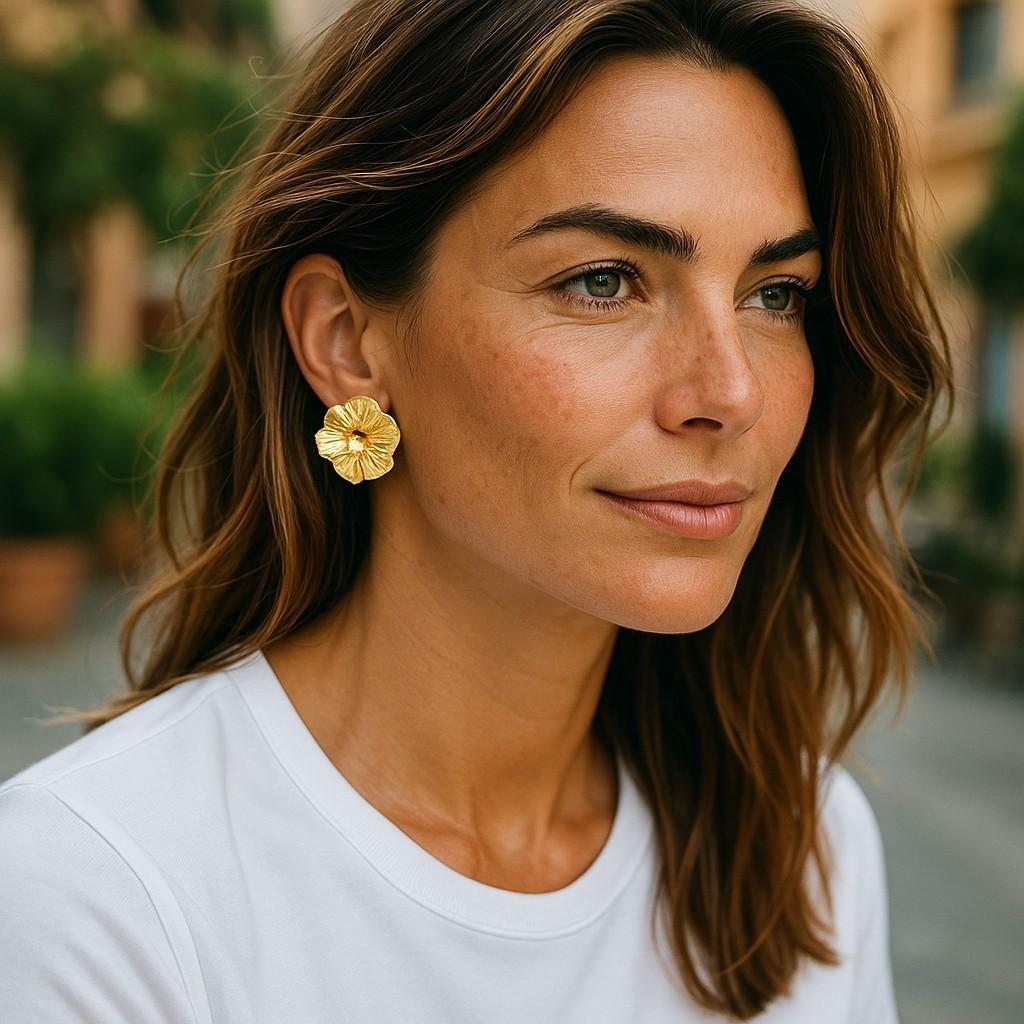 Pendientes de clip con pétalos florales Vintage Cartier de oro amarillo de 18 quilates en venta 2