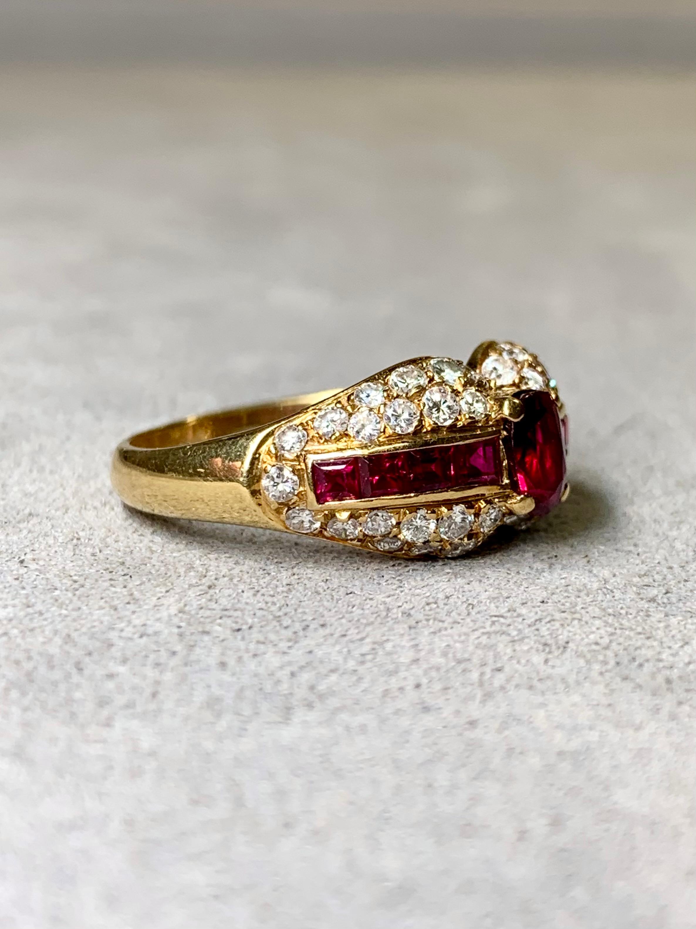 Vintage Cartier 18K Gelbgold Oval Rubin Pavé Diamant Ring C. 1980's Sz 7,5 (Ovalschliff) im Angebot