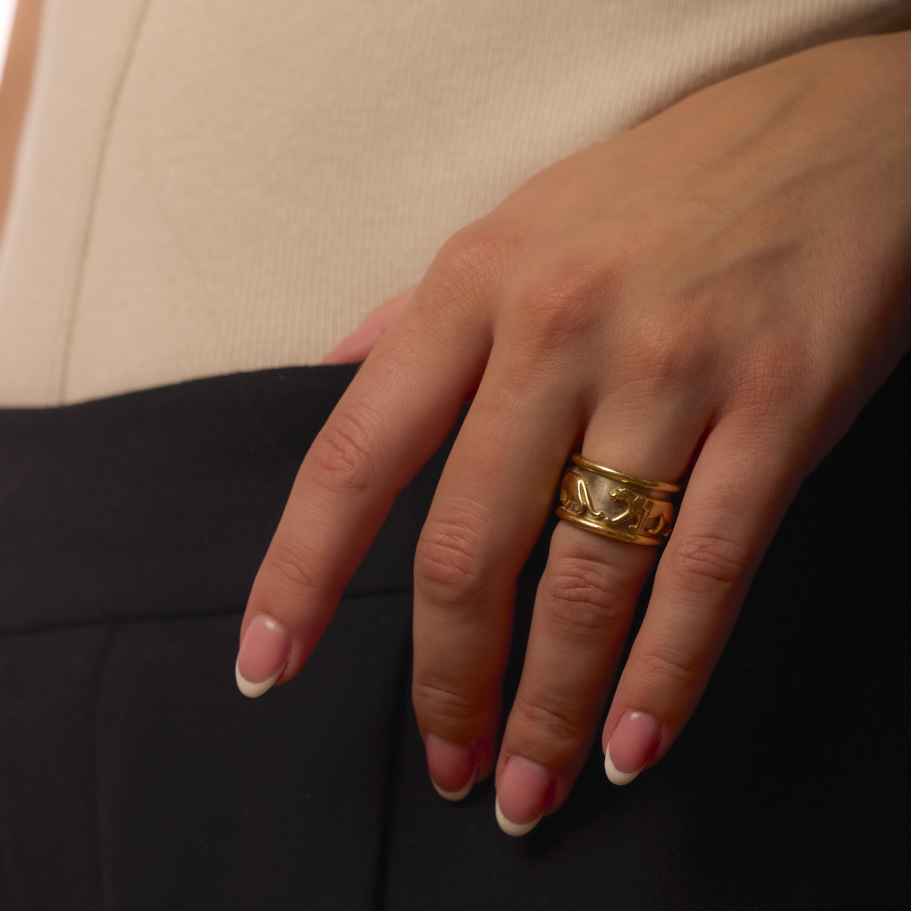 Vintage Cartier 18k yellow gold walking panther band In Good Condition For Sale In Beverly Hills, CA