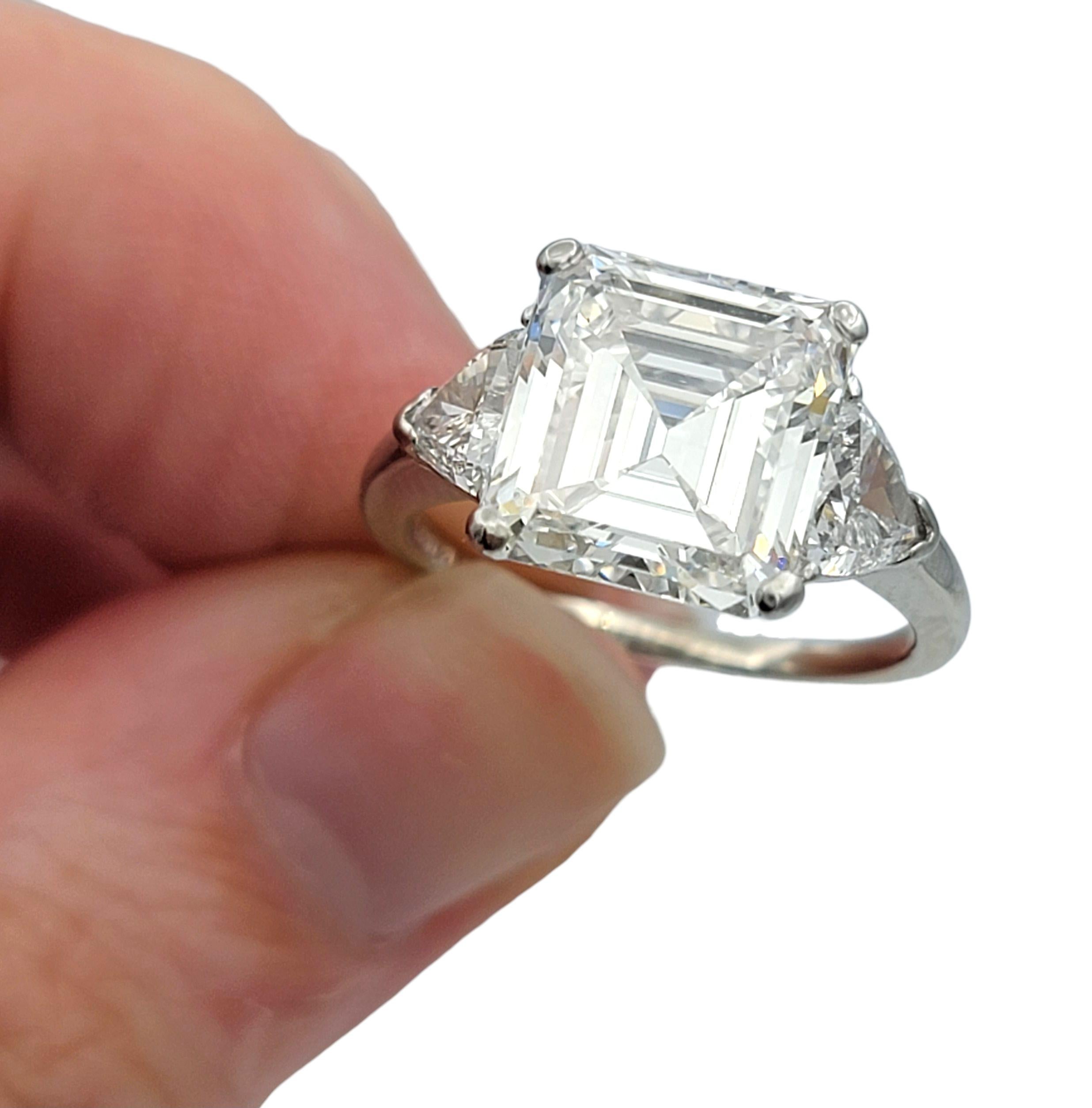 Vintage Cartier 5,36 Karat Total Square Emerald Cut 3-Stein Verlobungsring im Angebot 6