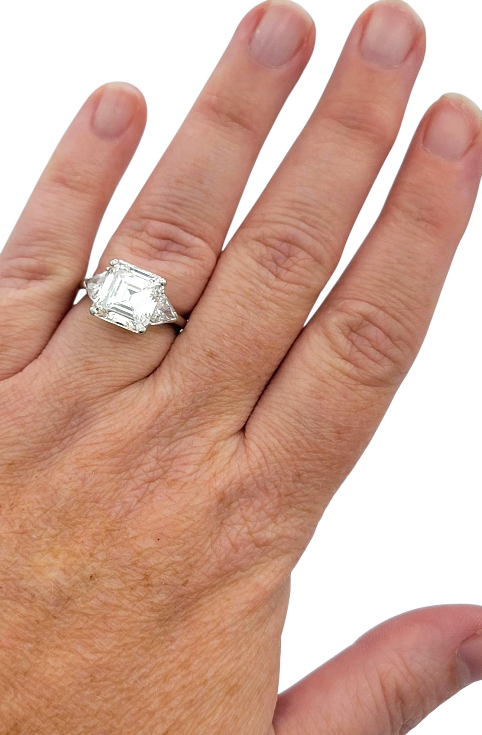 Vintage Cartier 5,36 Karat Total Square Emerald Cut 3-Stein Verlobungsring im Angebot 7