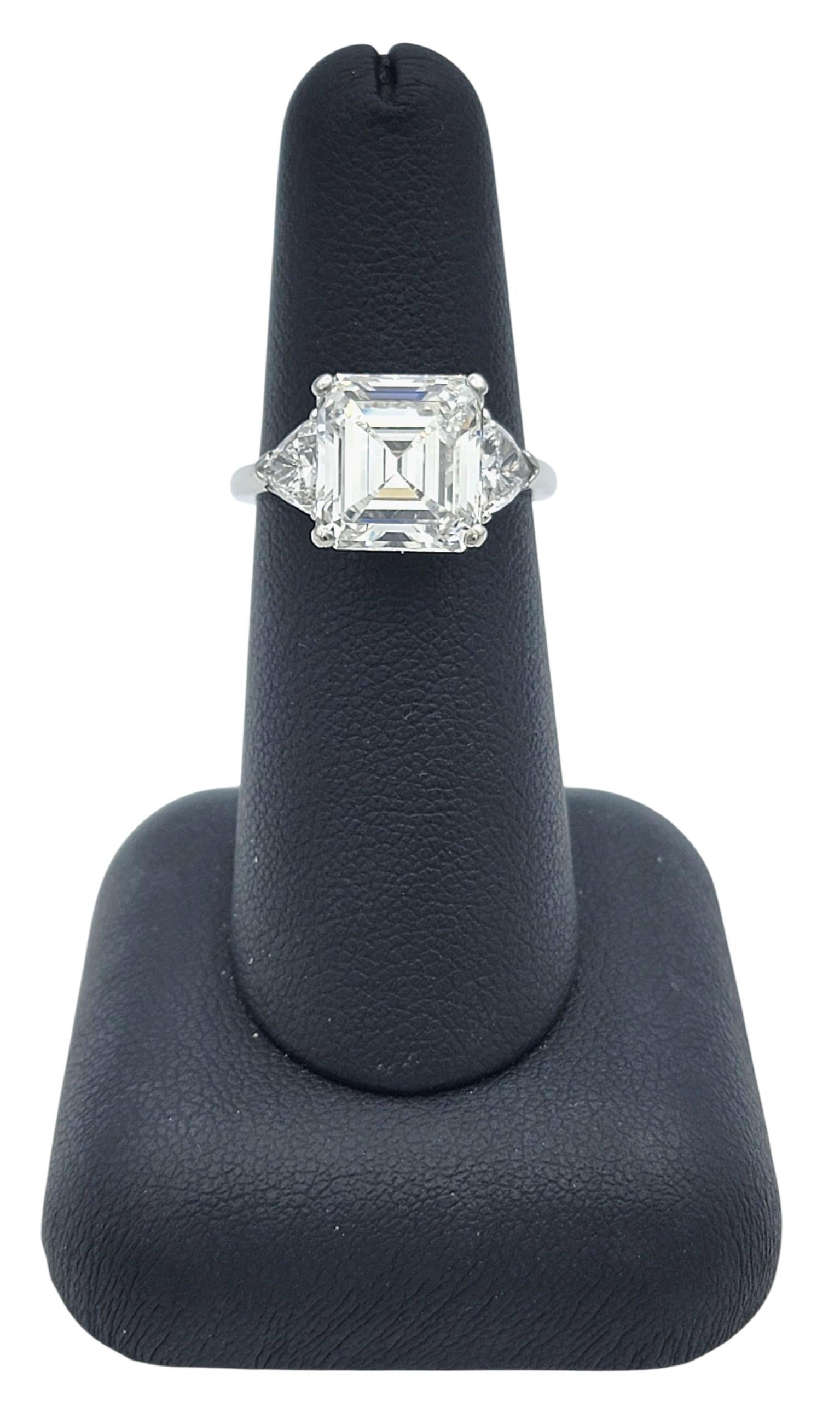 Vintage Cartier 5,36 Karat Total Square Emerald Cut 3-Stein Verlobungsring im Angebot 9