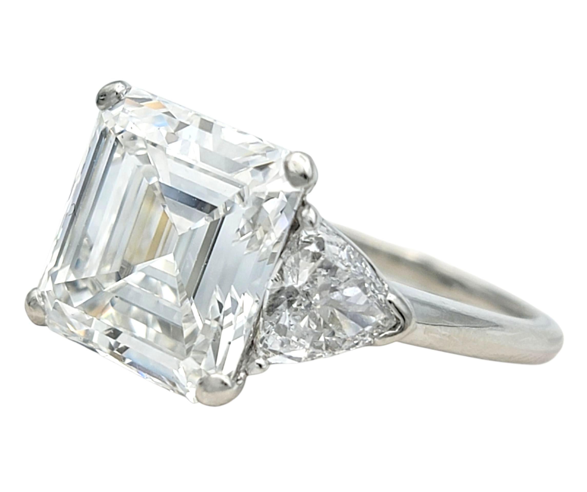Vintage Cartier 5,36 Karat Total Square Emerald Cut 3-Stein Verlobungsring (Art déco) im Angebot