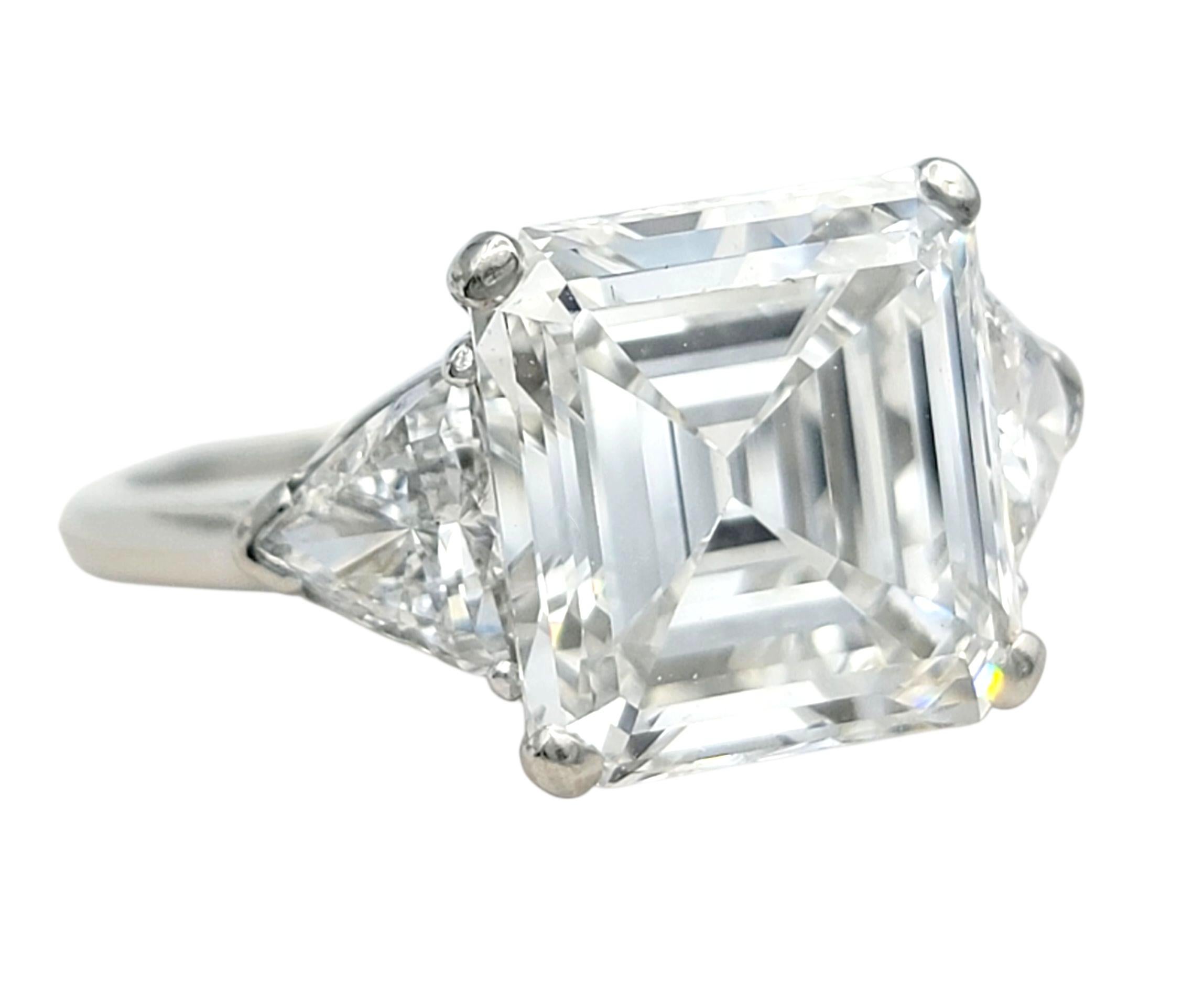 Vintage Cartier 5,36 Karat Total Square Emerald Cut 3-Stein Verlobungsring (Smaragdschliff) im Angebot