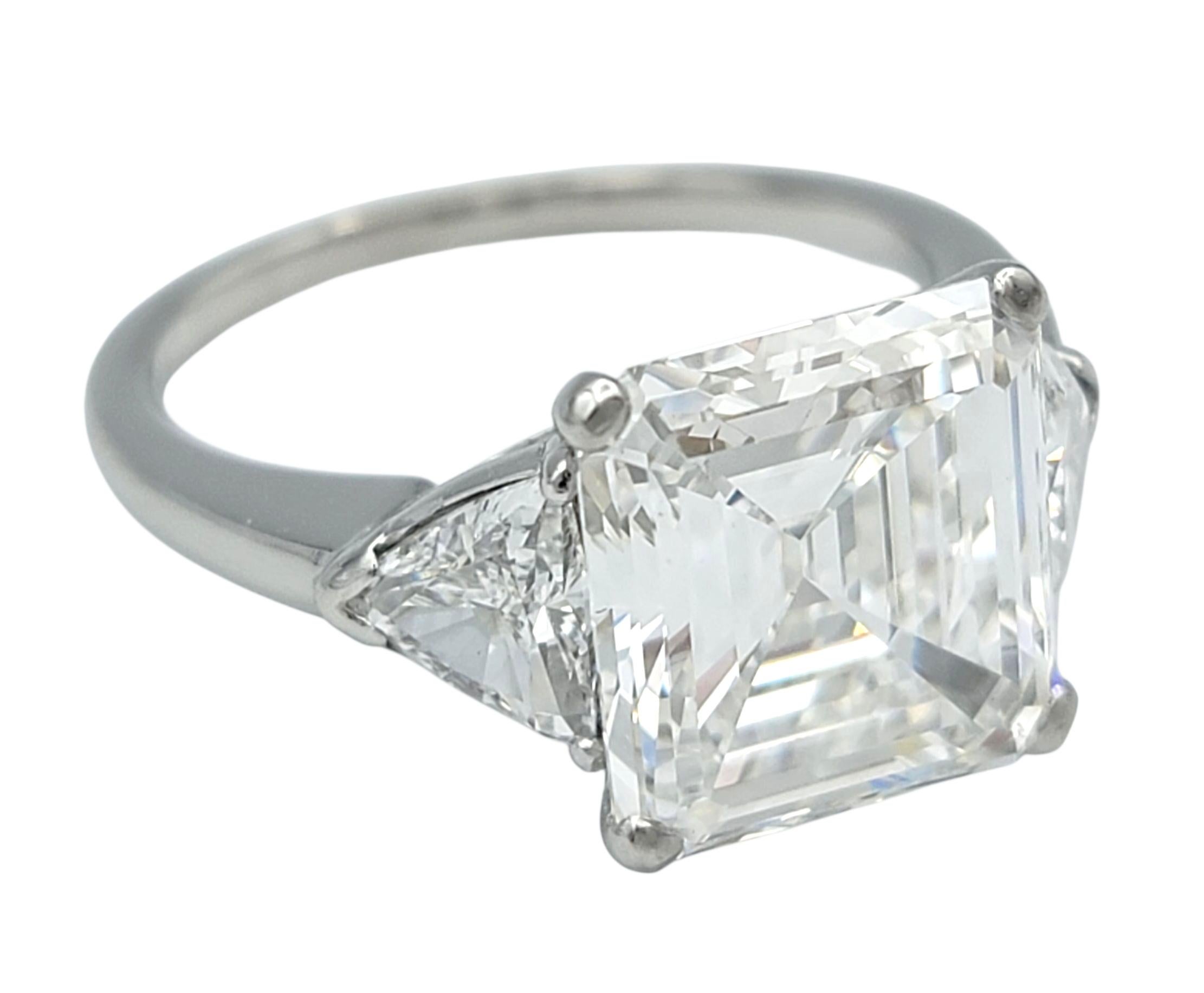 Vintage Cartier 5,36 Karat Total Square Emerald Cut 3-Stein Verlobungsring im Zustand „Gut“ im Angebot in Scottsdale, AZ
