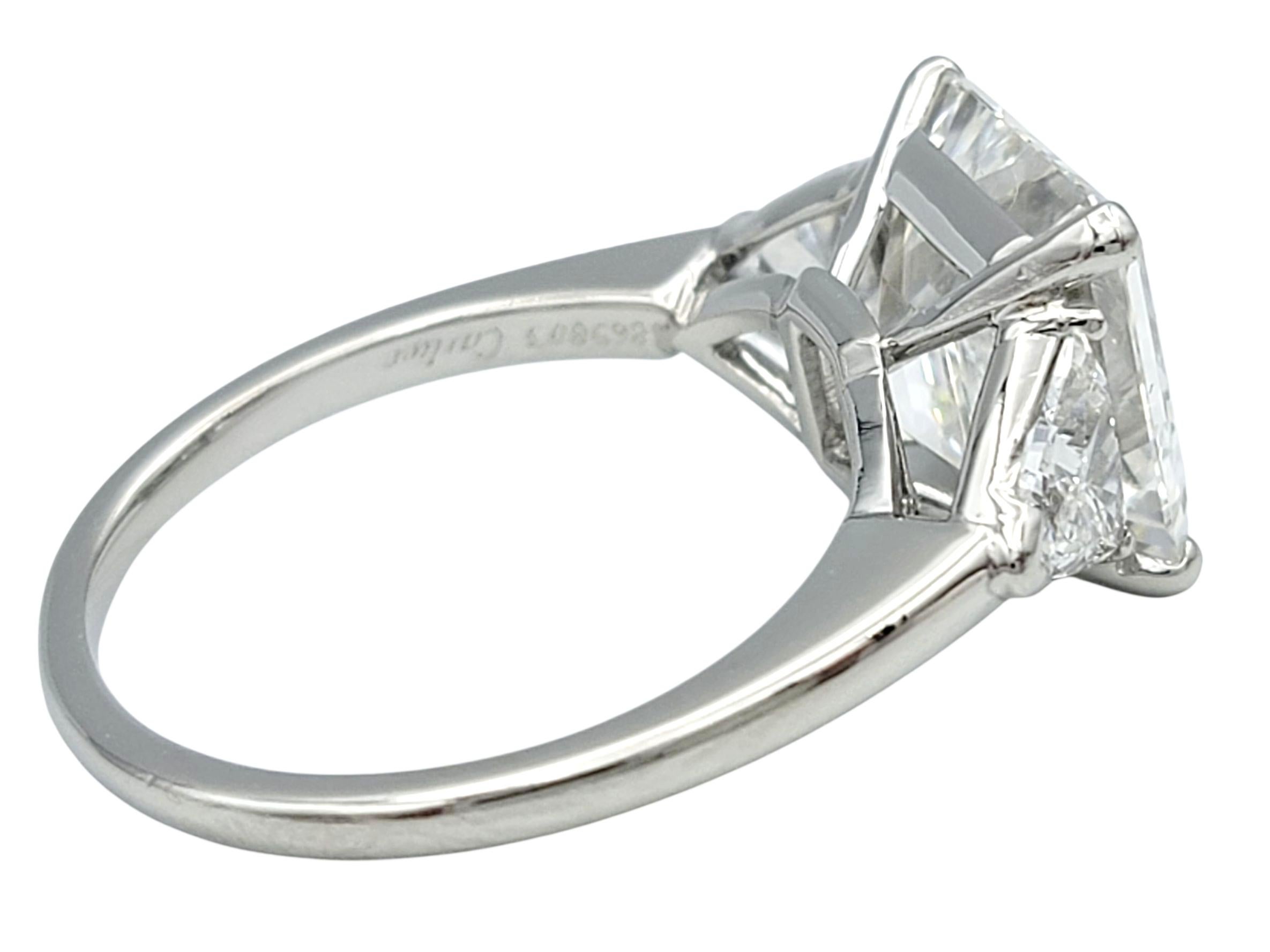 Vintage Cartier 5,36 Karat Total Square Emerald Cut 3-Stein Verlobungsring im Angebot 1