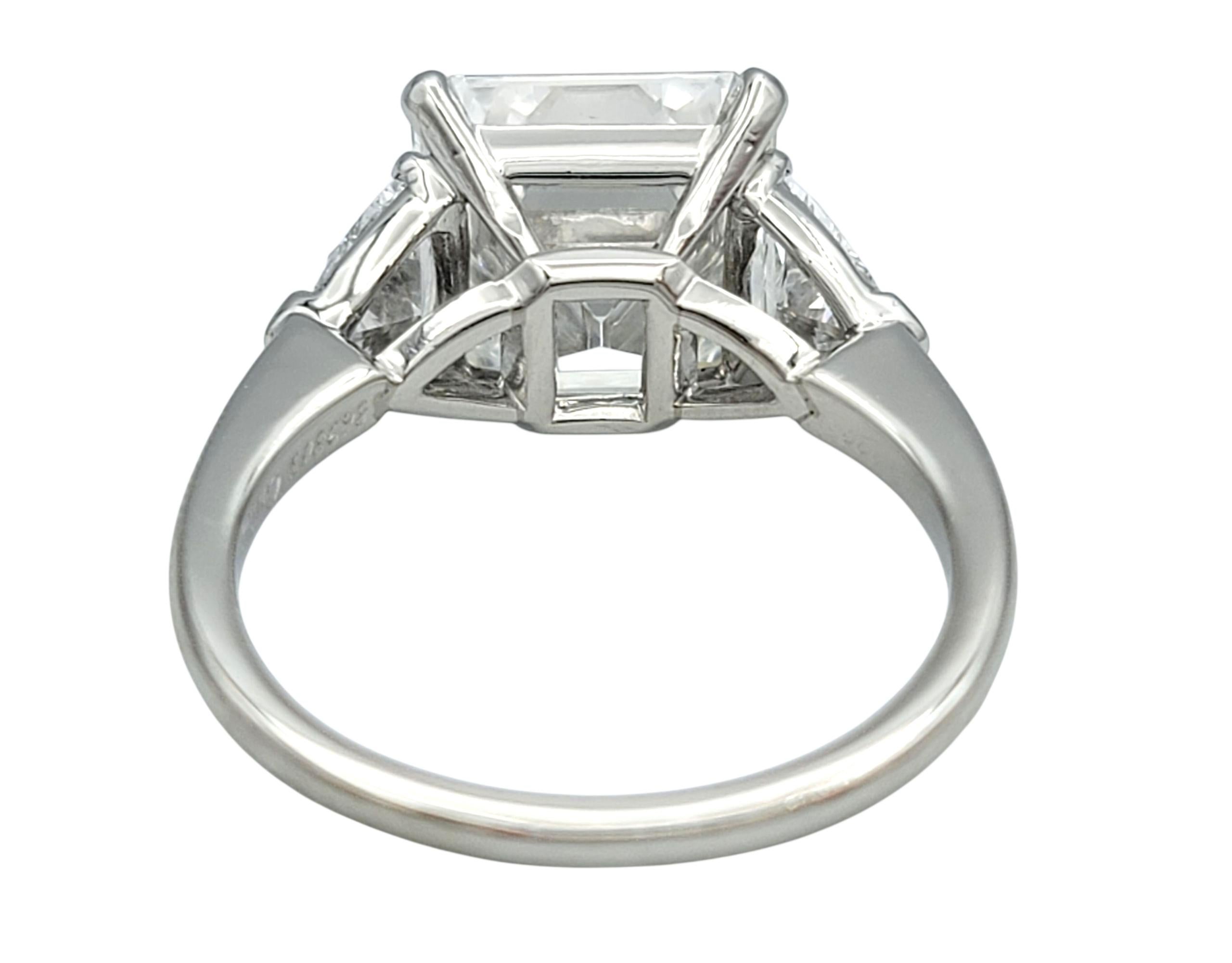 Vintage Cartier 5,36 Karat Total Square Emerald Cut 3-Stein Verlobungsring im Angebot 2