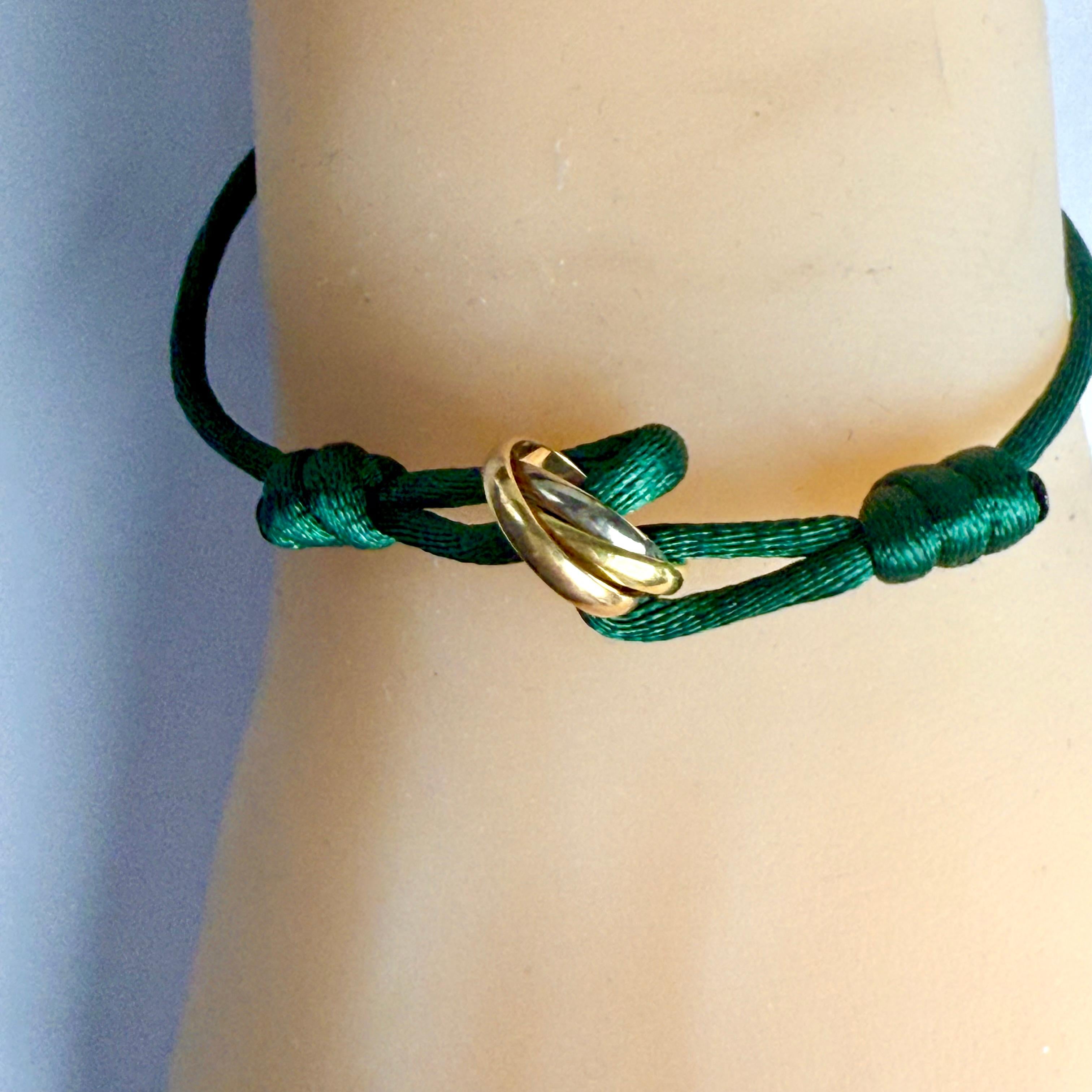 Vintage Cartier Adjustable 18K Gold Trinity Green Cord Bracelet In Good Condition For Sale In New York, NY