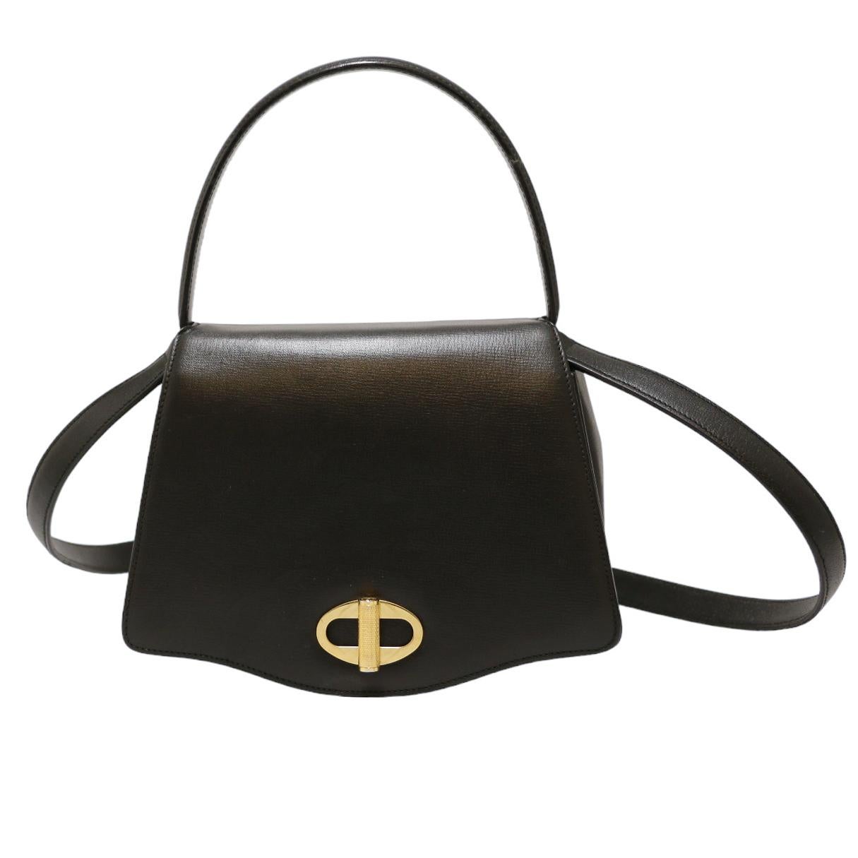 Beautiful vintage bag by Cartier in black leather and golden hardware
Condition : excellent
Made in France
Genre : women
Material : black grained leather
Interior : black suede
Color : black
Dimensions : 24 x 17 x 10 cm
Strap (removable) : 102
