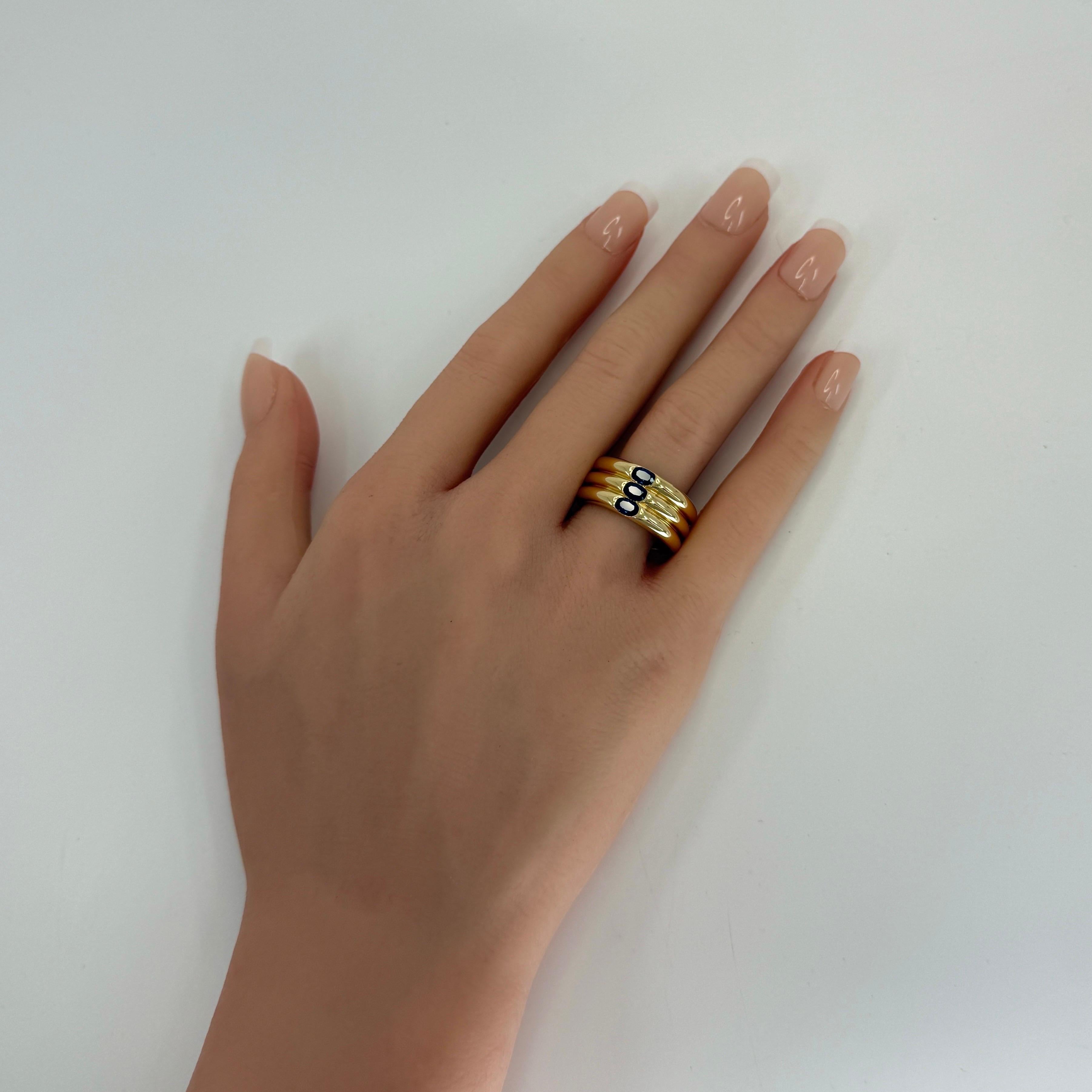 Anello a fascia con tre pietre in oro giallo 18k con zaffiro blu Cartier d'epoca In condizioni ottime in vendita a Birmingham, GB