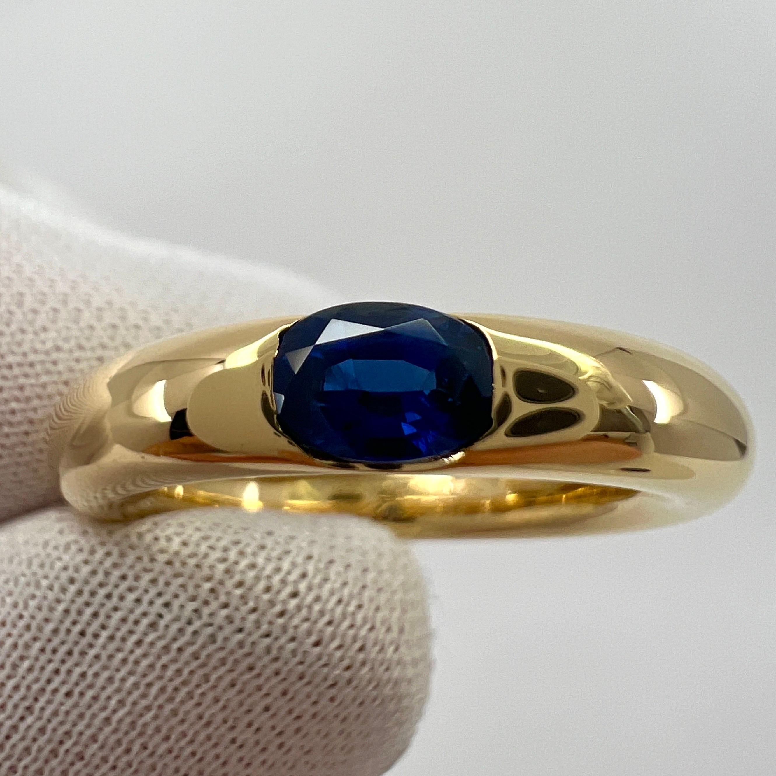 Vintage Cartier Vivid Blue Sapphire 18k Gelbgold Solitaire Band Ring.

Atemberaubender Ring aus Gelbgold, besetzt mit einem feinen, lebhaften blauen Saphir. Edle Schmuckhäuser wie Cartier verwenden nur die besten Edelsteine, und dieser Saphir ist