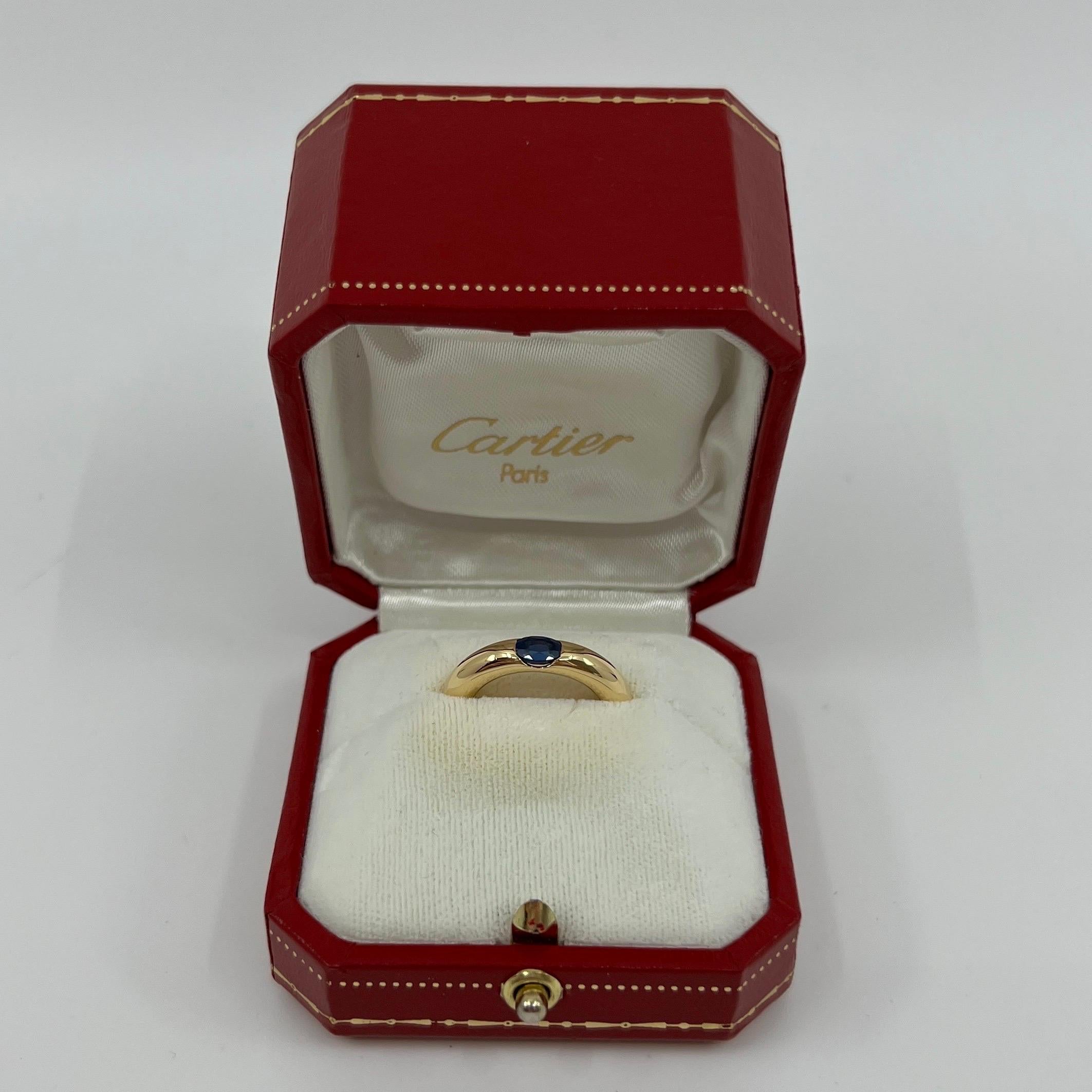 Vintage Cartier Vivid Blue Sapphire 18k Gelbgold Solitär Ring.

Atemberaubender Ring aus Gelbgold, besetzt mit einem feinen, lebhaften blauen Saphir. Edle Schmuckhäuser wie Cartier verwenden nur die feinsten Edelsteine, und dieser Saphir ist keine