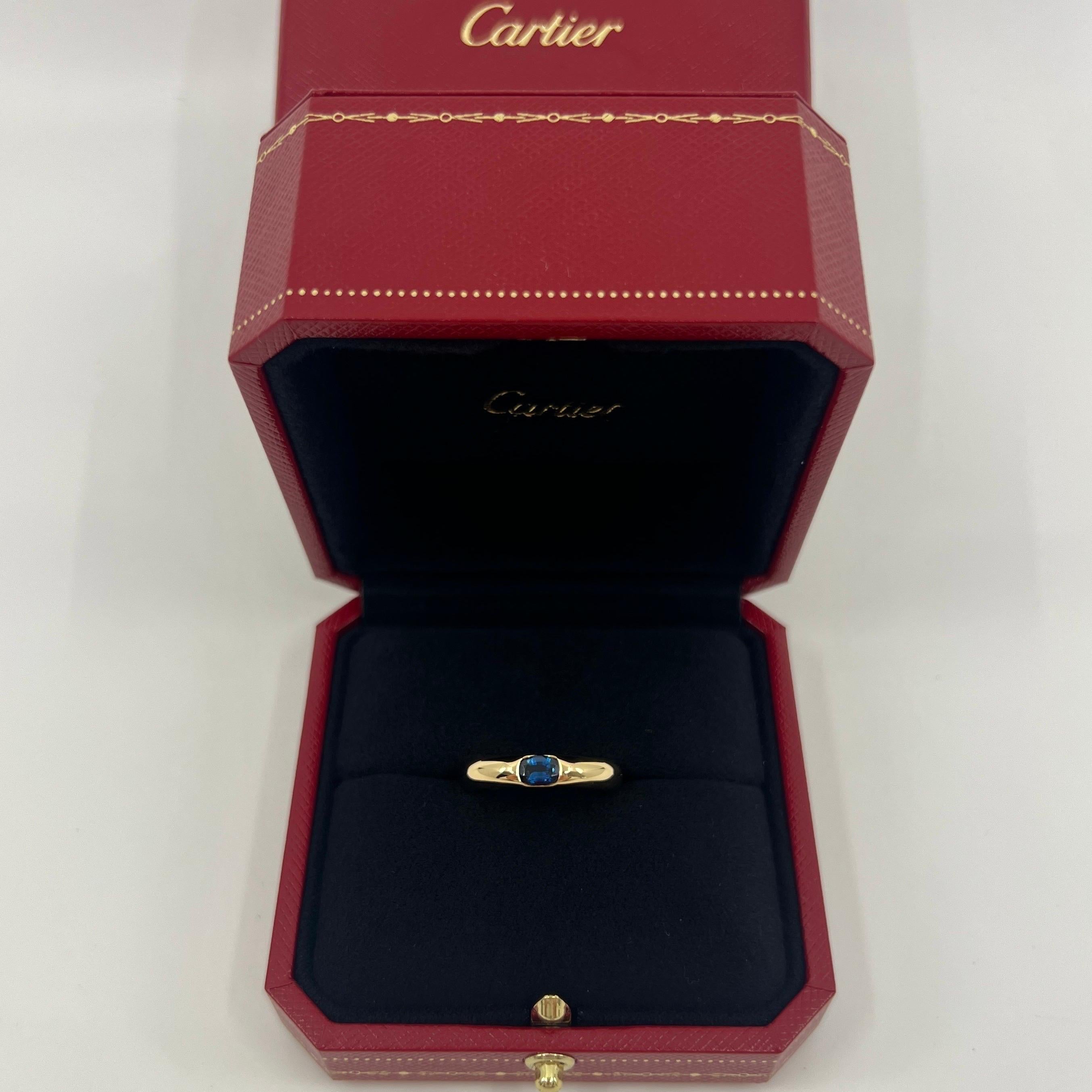 Vintage Cartier Vivid Blue Sapphire 18k Yellow Gold Solitaire Ring.

Superbe bague en or jaune sertie d'un saphir bleu vif. Les maisons de haute joaillerie comme Cartier n'utilisent que les pierres les plus fines et ce saphir ne fait pas exception.