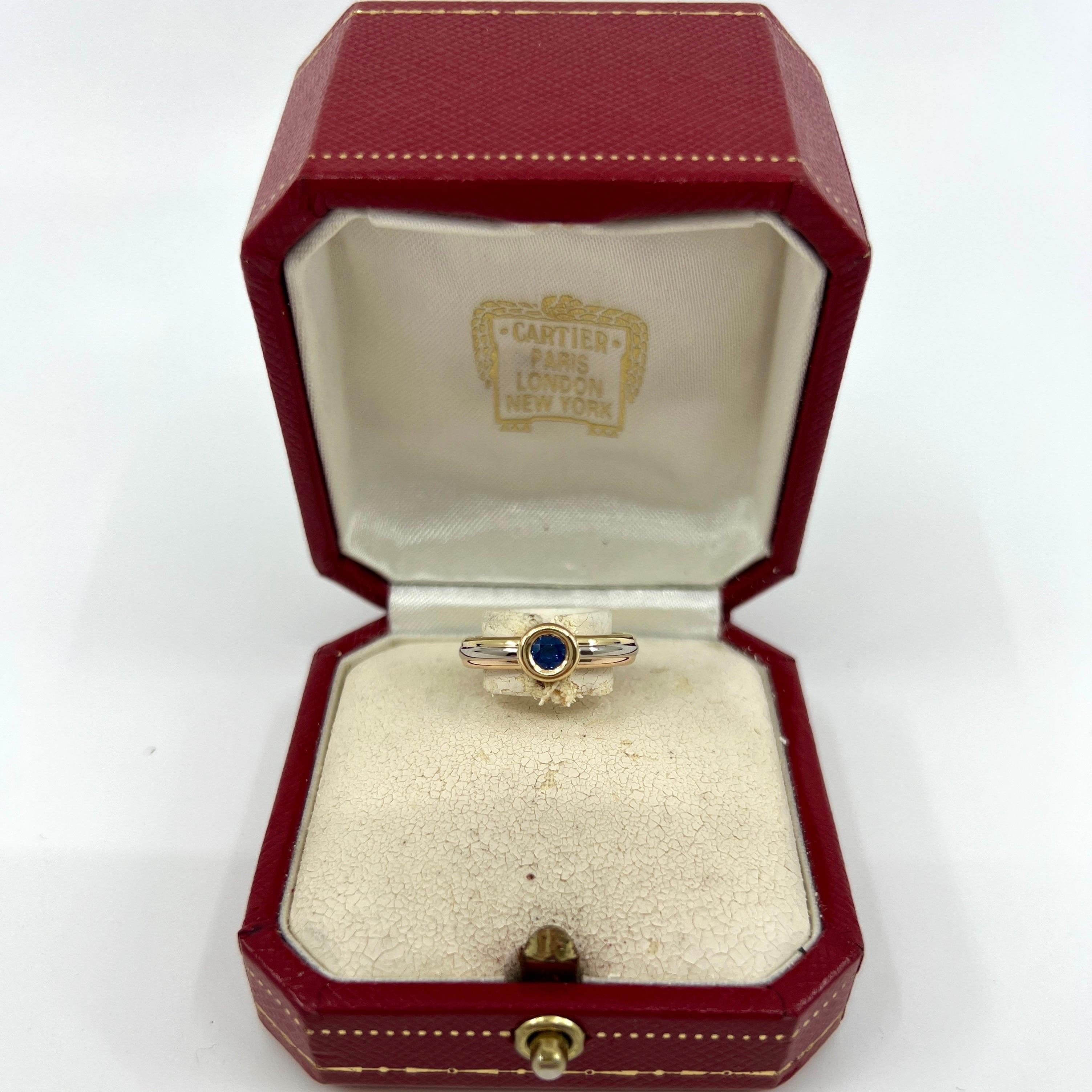 Vintage Cartier Blue Sapphire Round 18k Tricolour Multi Tone Gold Solitaire Ring In Excellent Condition In Birmingham, GB