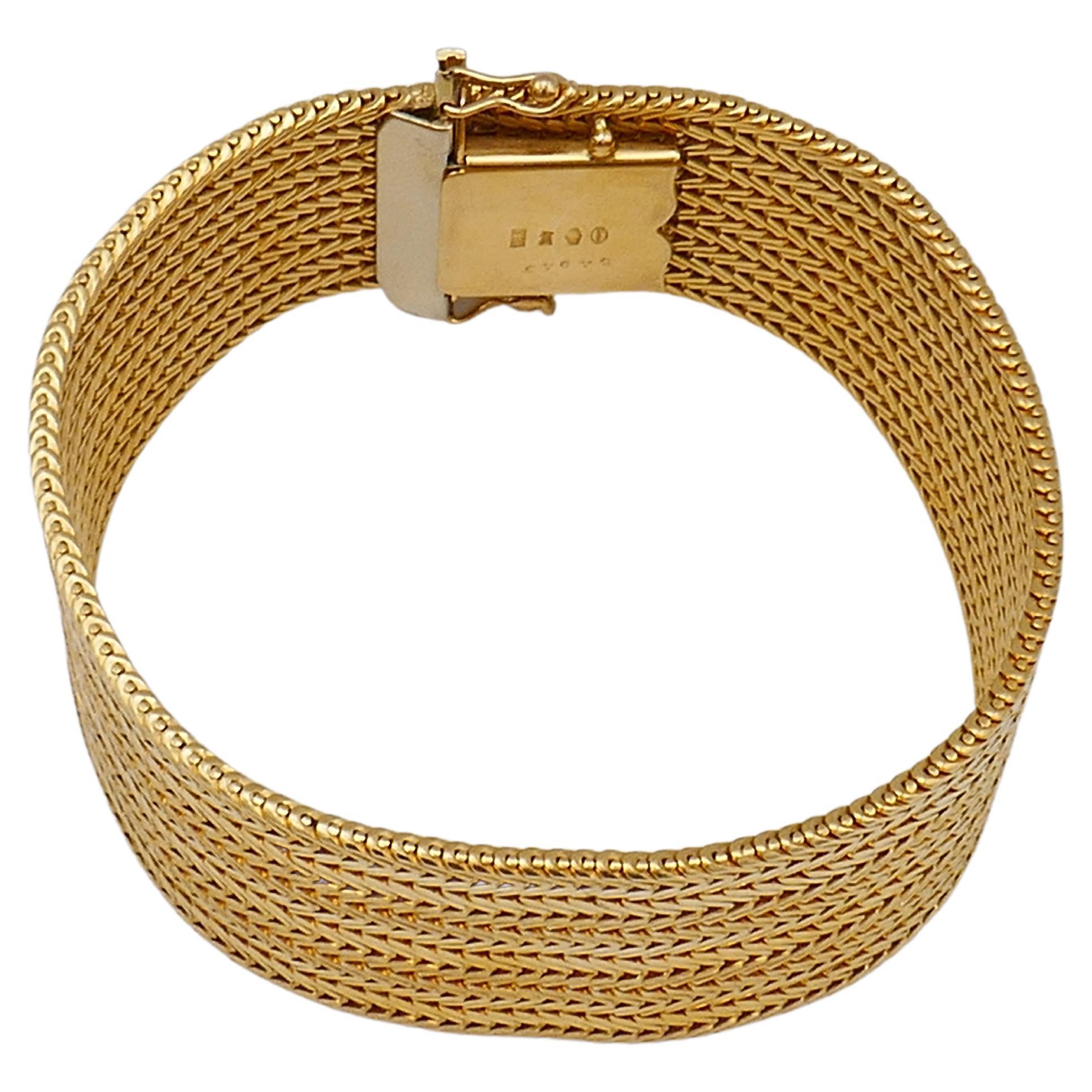 A neat vintage Cartier bracelet made of 18k yellow gold with a braided glossy texture. Stamped with Cartier maker's mark, a hallmark for 18k gold, a country of origin (Italy) and a serial number.
Measurements: 7.5