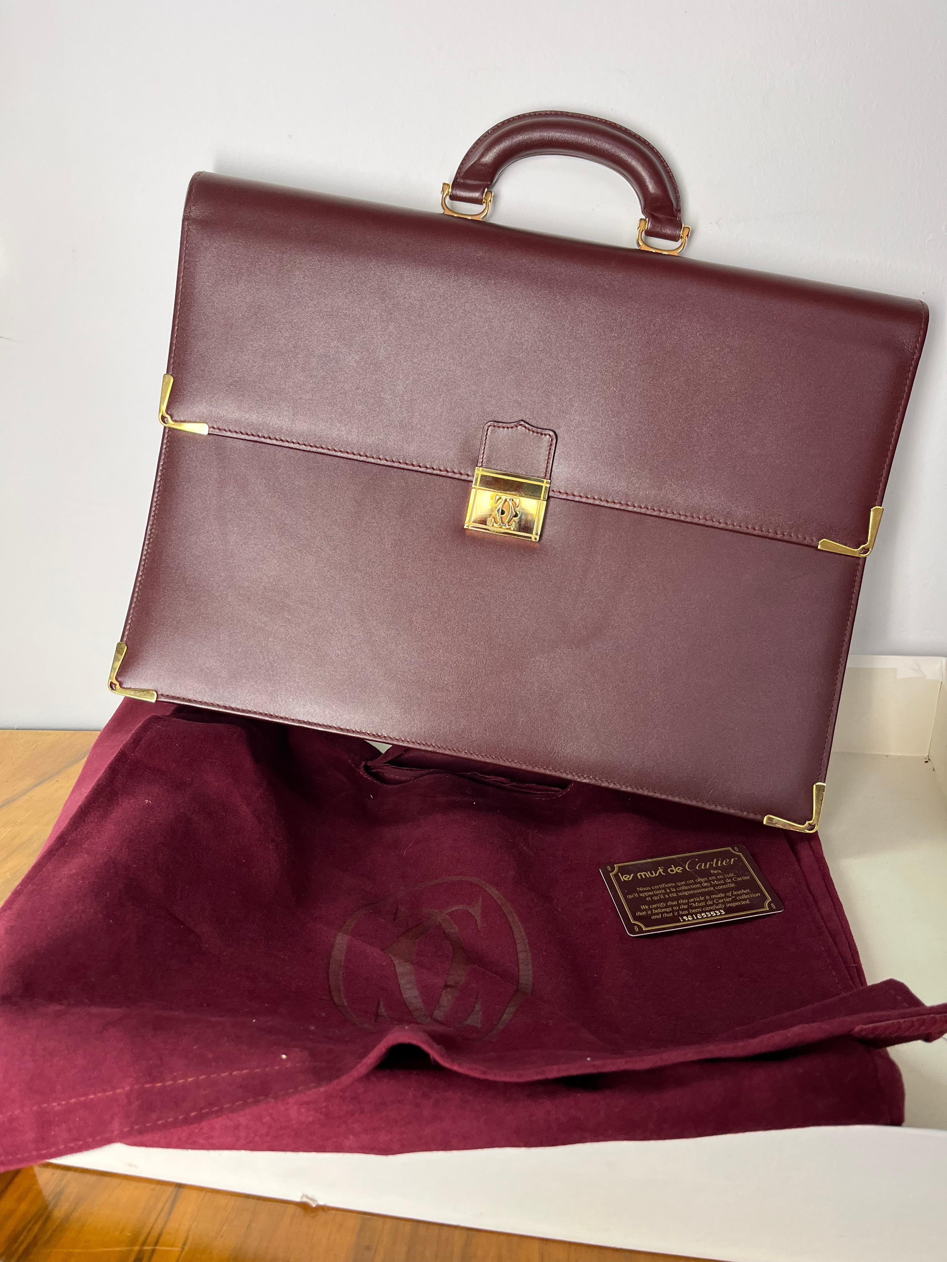 Vintage Cartier Burgundy Leather Document Holder, 1990s In Good Condition In Palermo, IT