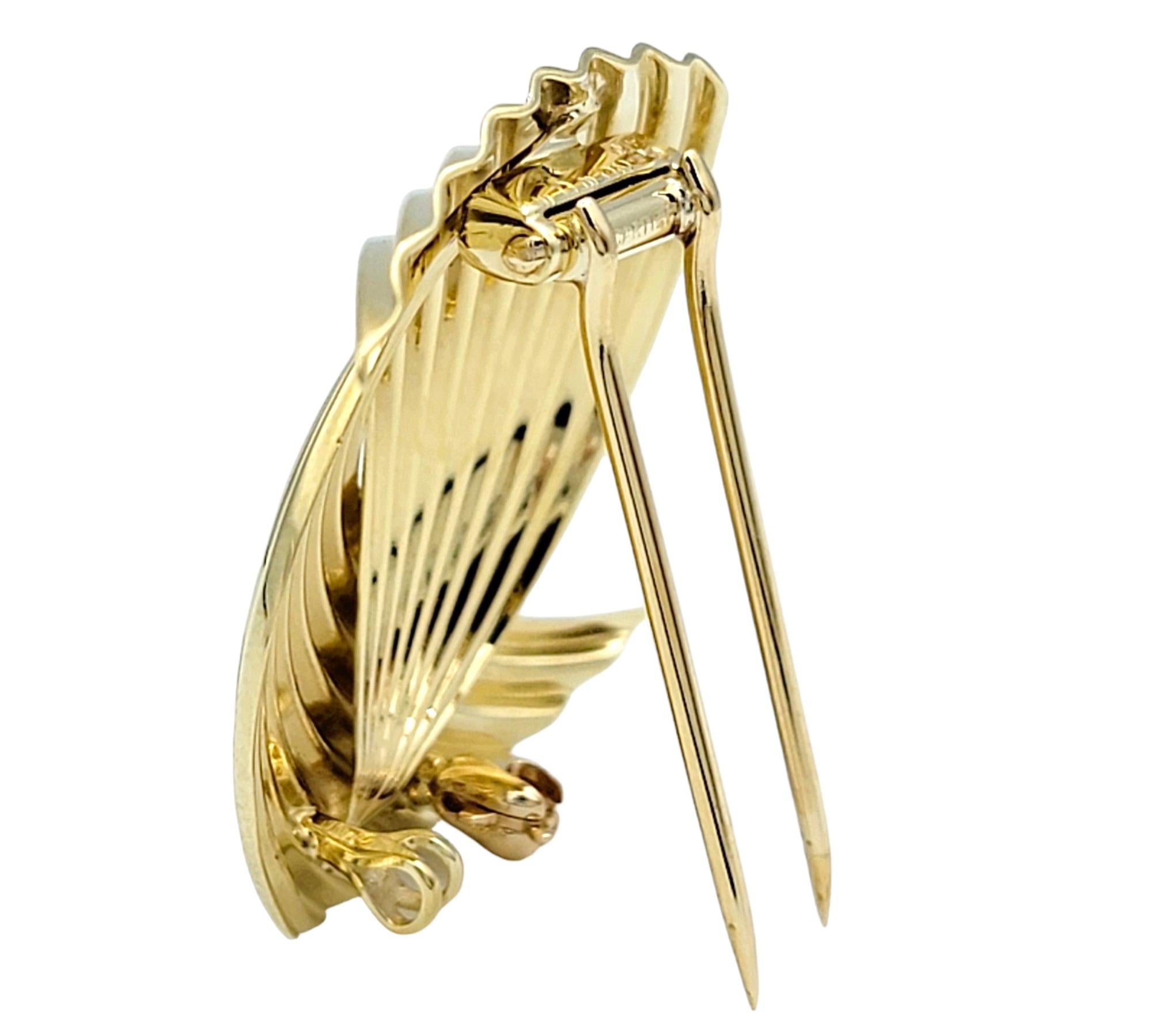 Vintage Cartier Bypass Design Ridged Brooch Set in Polished 14 Karat Yellow Gold In Good Condition For Sale In Scottsdale, AZ