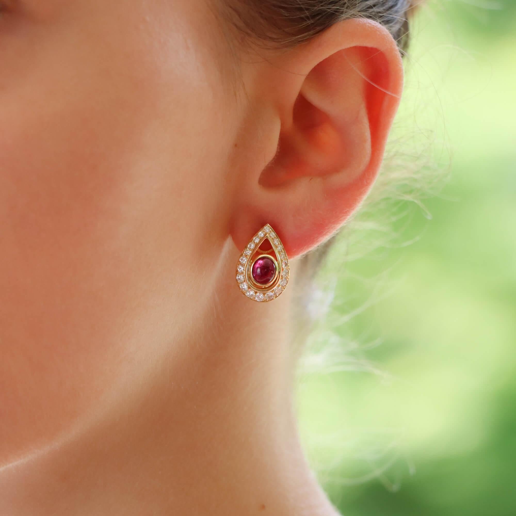  A fabulous pair of vintage Cartier diamond and cabochon ruby teardrop earrings set in 18k yellow gold. 

Each earring is set with a round cabochon ruby stone which is securely rub over set to the center of a teardrop motif. This teardrop motif is