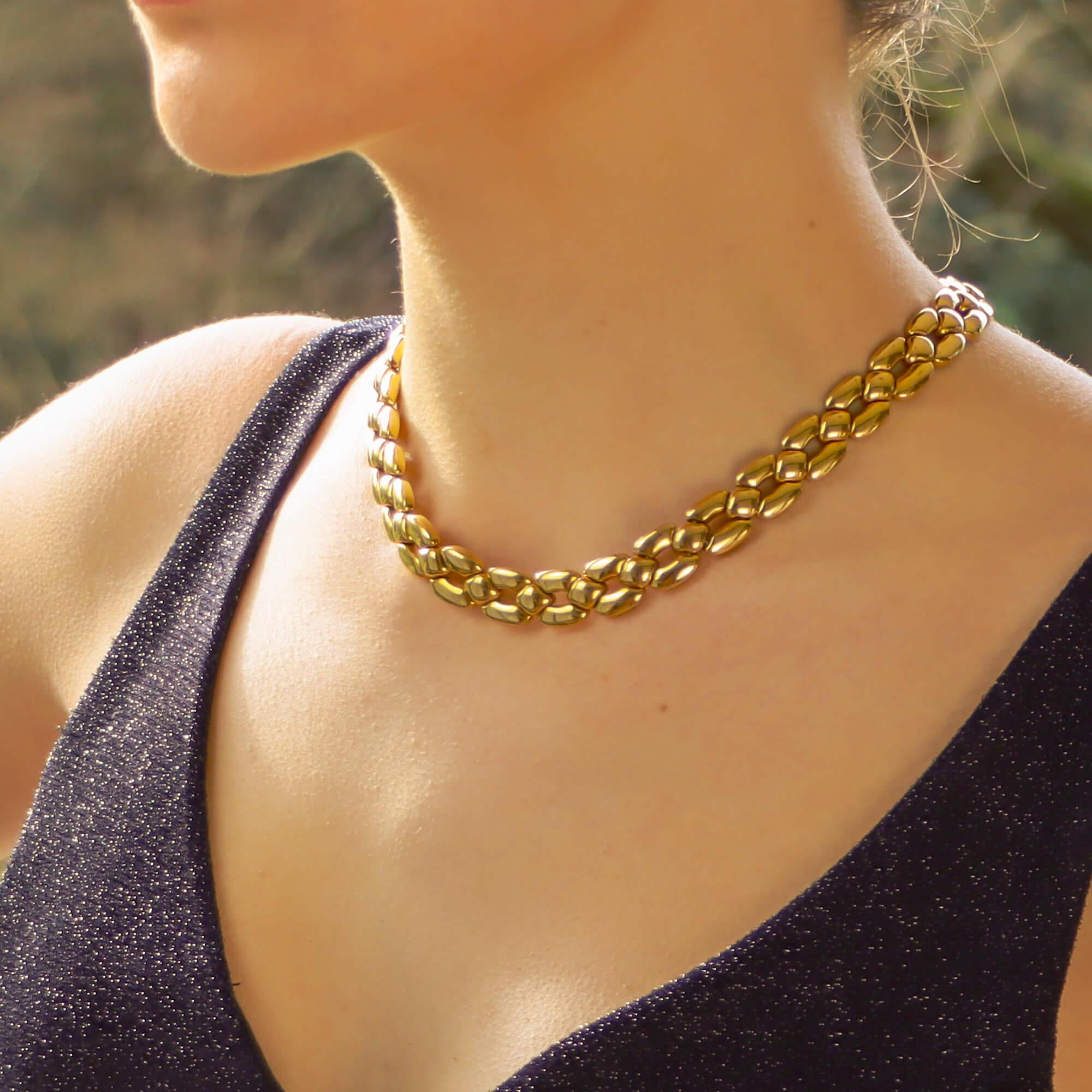 A beautiful and elegant Cartier chunky link necklace set in 18k yellow gold.

The necklace is composed of a honeycomb brick link design and sits beautifully once on the neck and feels fabulous to wear. Due to the design of the necklace it could