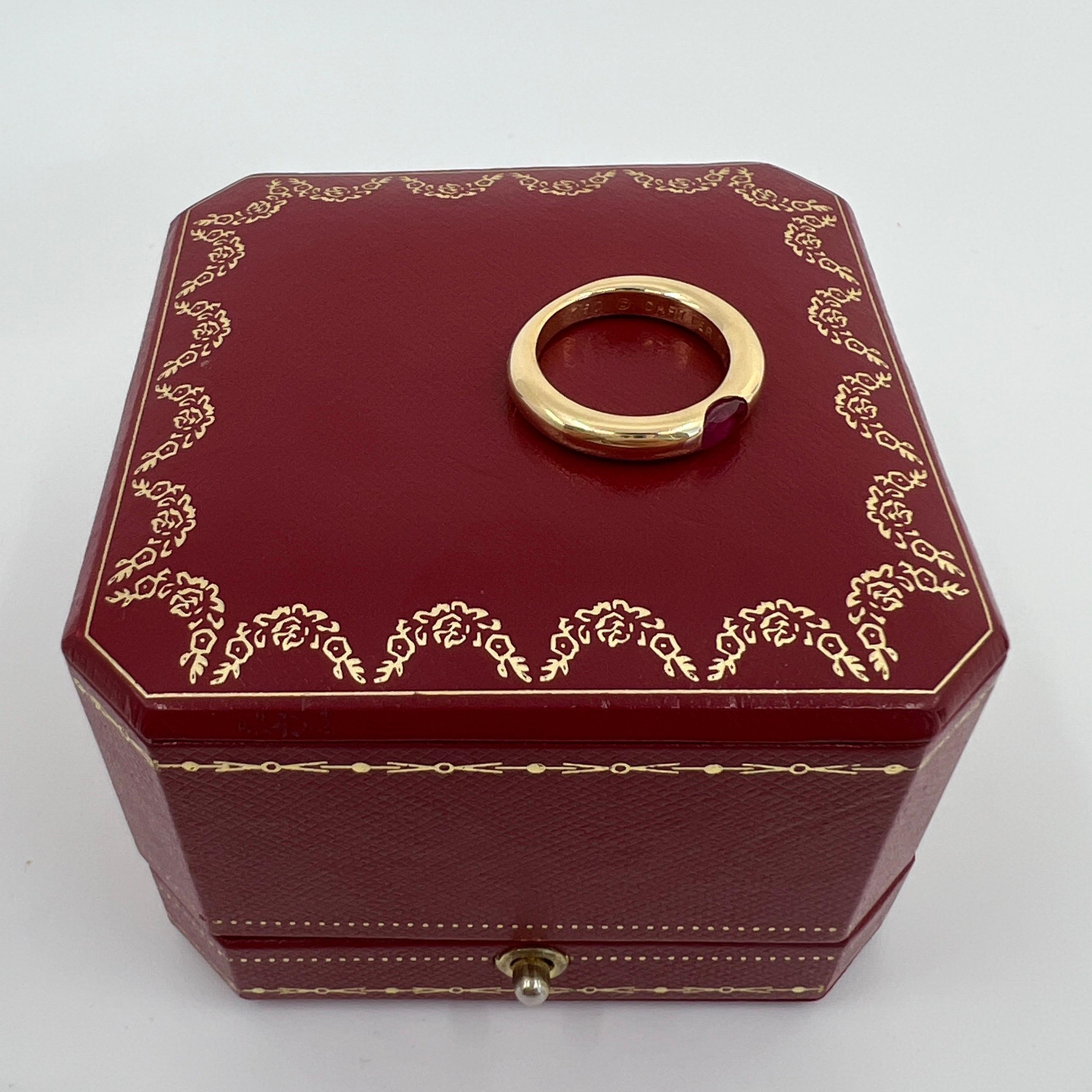 Taille ovale Cartier Bague solitaire ovale vintage en or jaune 18 carats avec rubis rouge profond Ellipse, Taille 49 US5 en vente