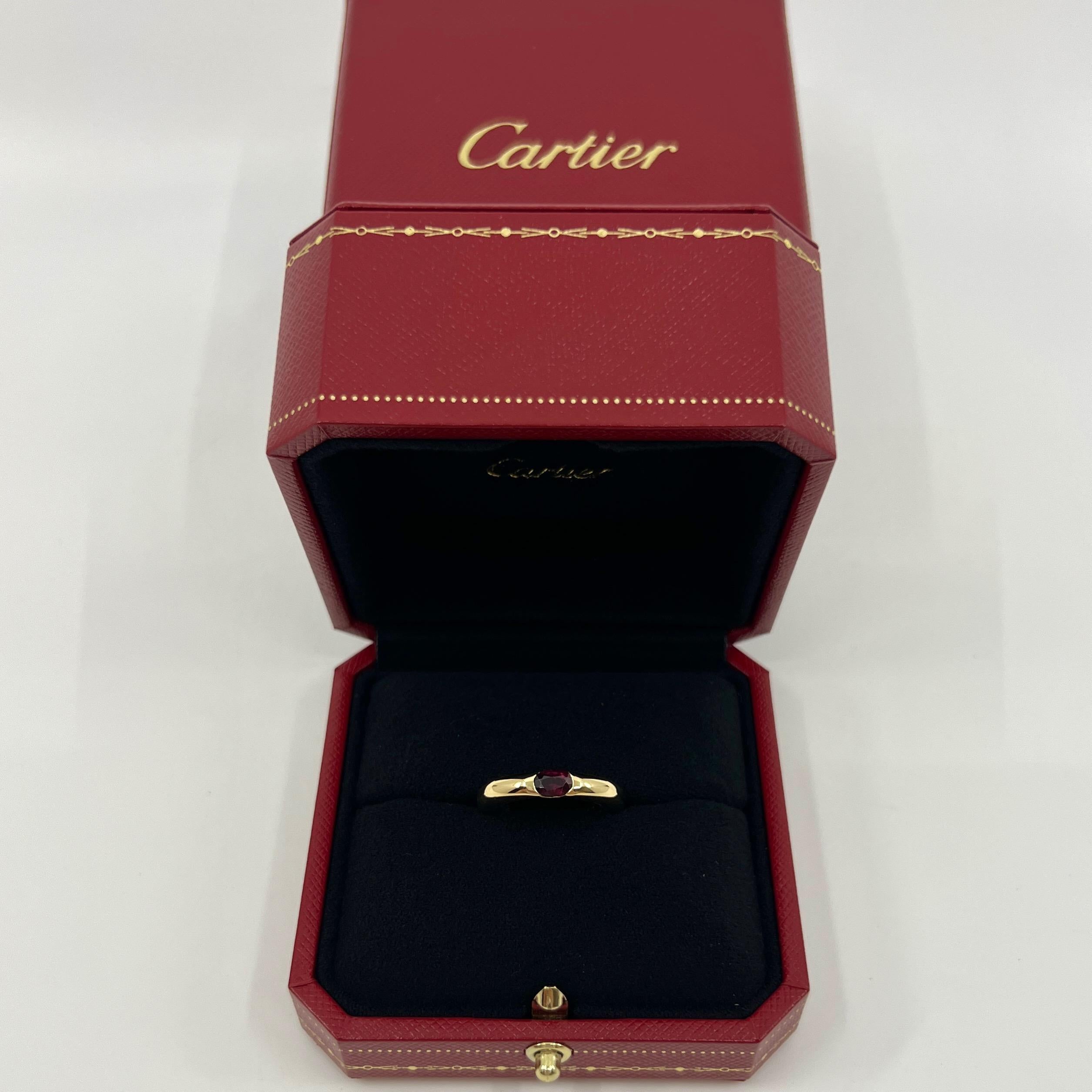 Vintage Cartier Deep Red Ruby 18k Gelbgold Solitaire Ring.

Atemberaubender Ring aus Gelbgold, besetzt mit einem feinen tiefroten Rubin. Edle Schmuckhäuser wie Cartier verwenden nur die feinsten Edelsteine, und dieser Rubin ist keine Ausnahme. Ein