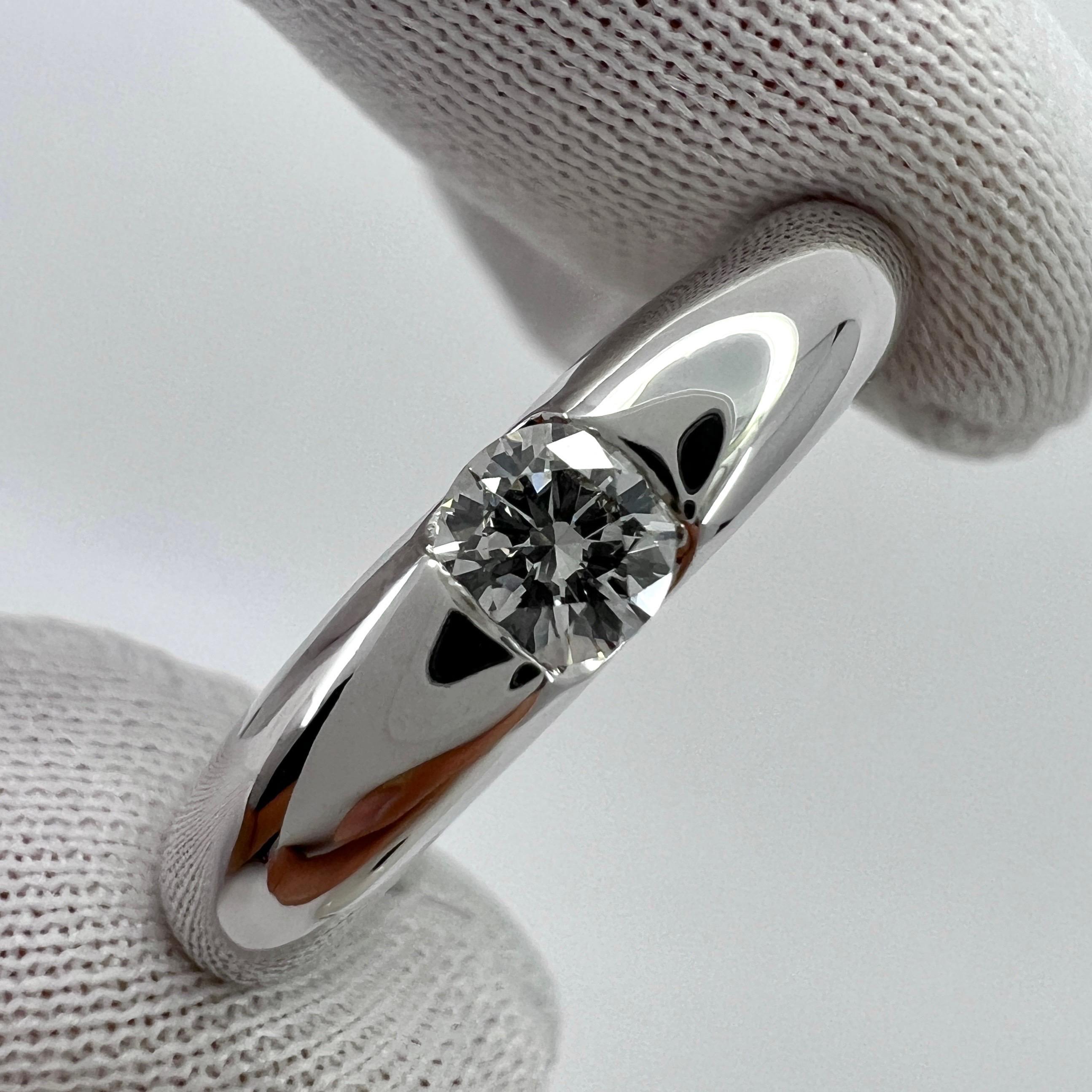 Vintage Cartier Diamond 0.25ct VVS1 Ellipse 18k White Gold Solitaire Band Ring In Excellent Condition For Sale In Birmingham, GB