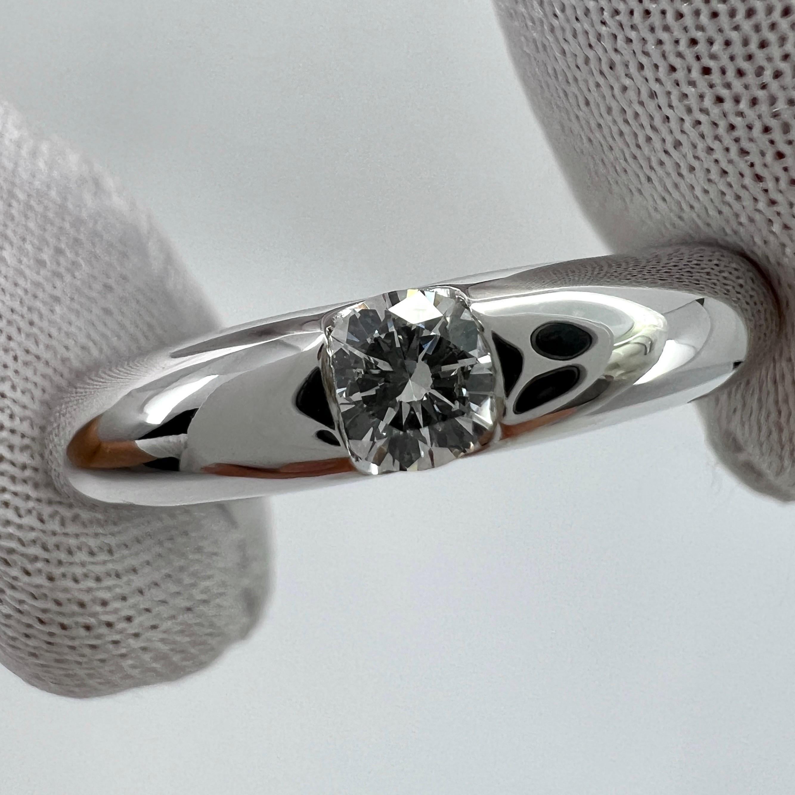 Women's or Men's Vintage Cartier Diamond 0.25ct VVS1 Ellipse 18k White Gold Solitaire Band Ring For Sale