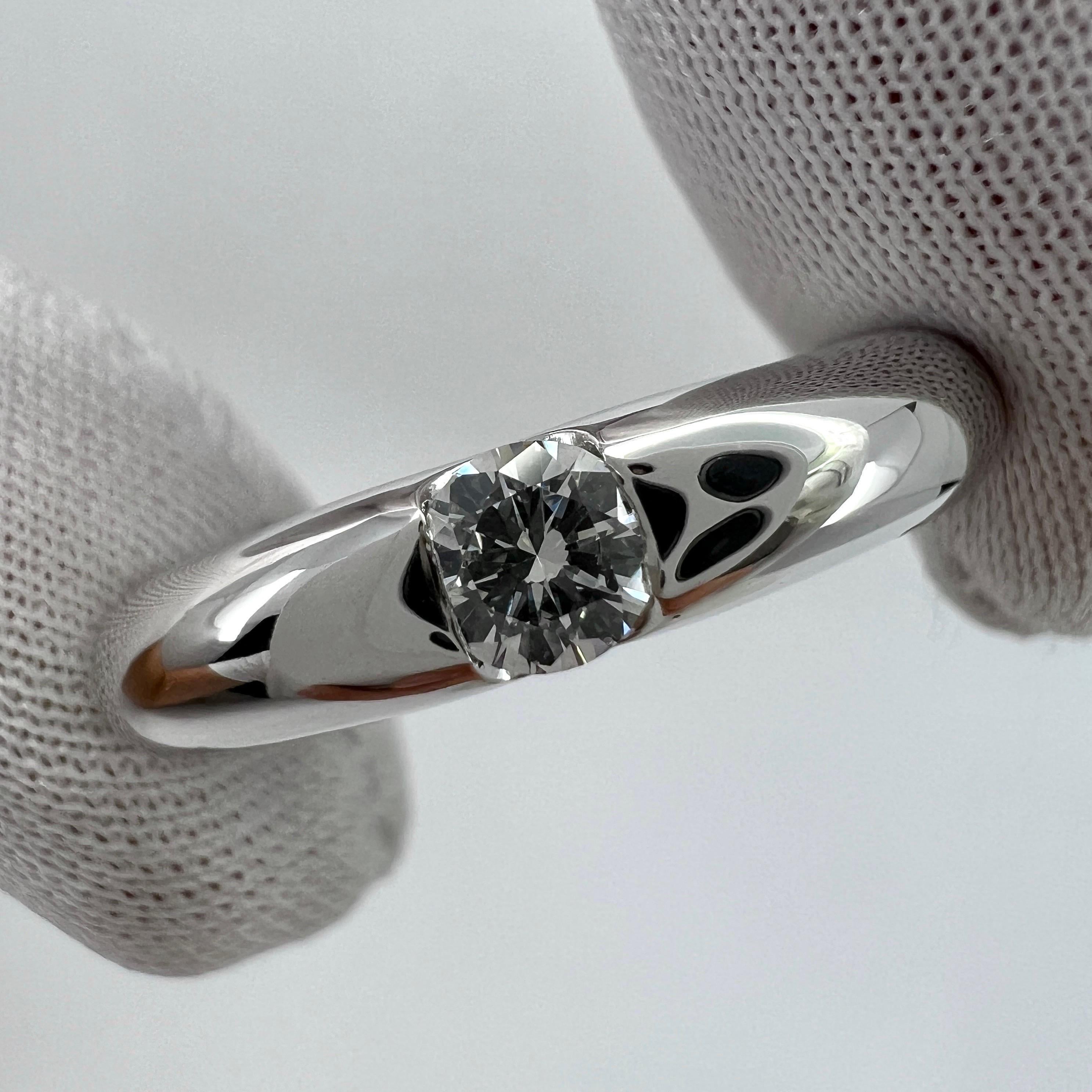 Vintage Cartier Diamond 0.25ct VVS1 Ellipse 18k White Gold Solitaire Band Ring For Sale 1