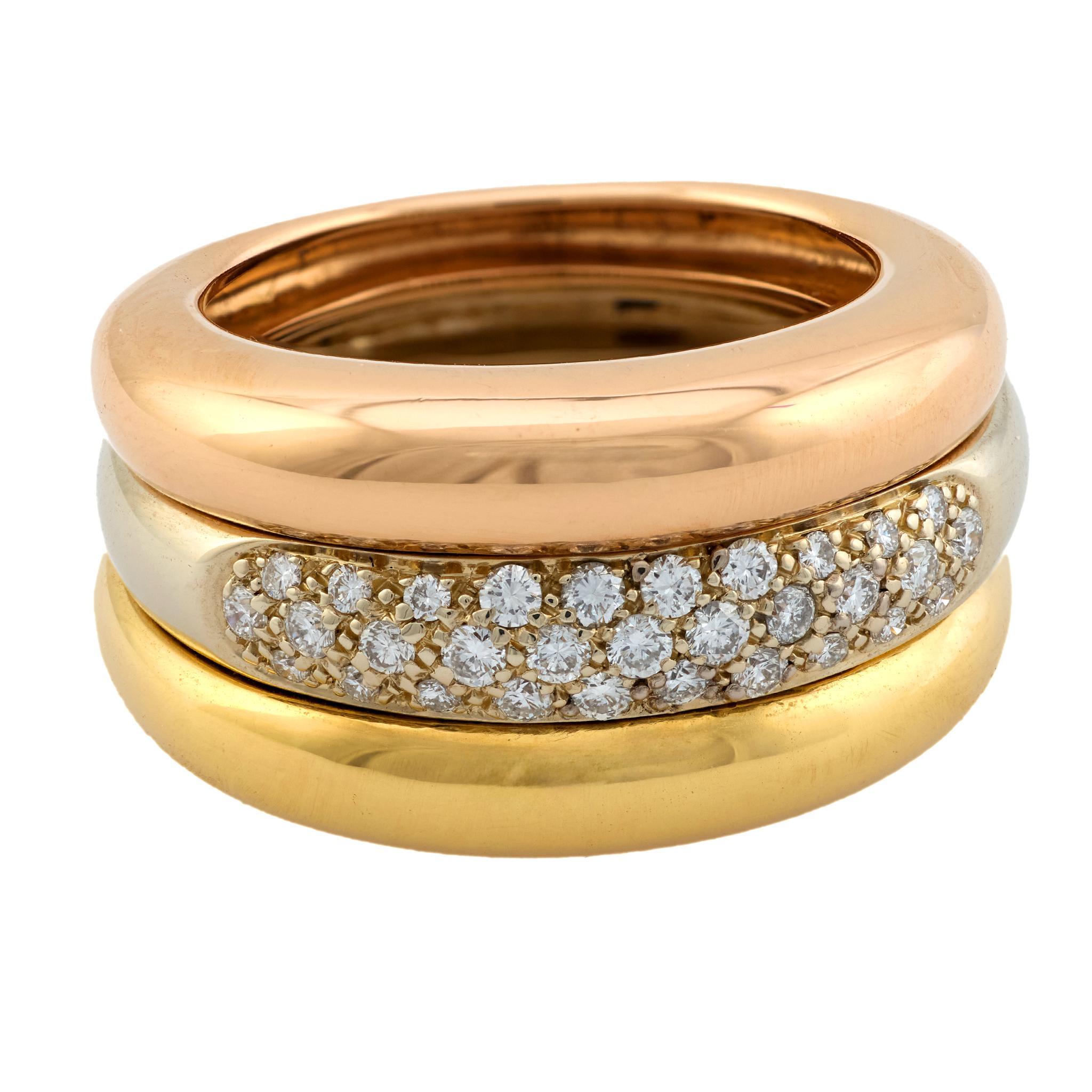 Taglio brillante Anello Cartier d'epoca a tripla fascia con diamanti in oro 18 carati tricolore in vendita