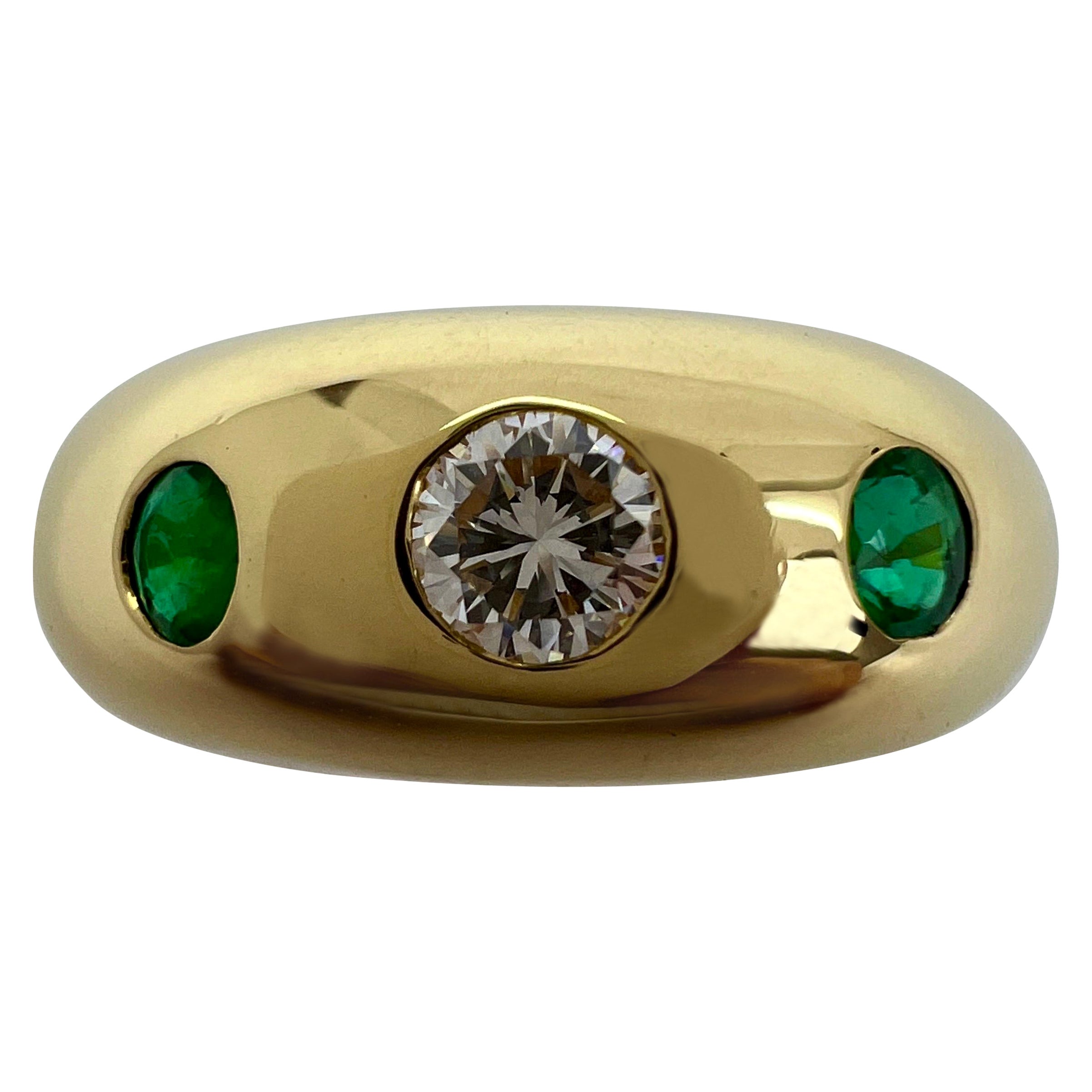 Vintage Cartier Diamond And Emerald 18k Yellow Gold Three Stone Dome Daphne Ring For Sale