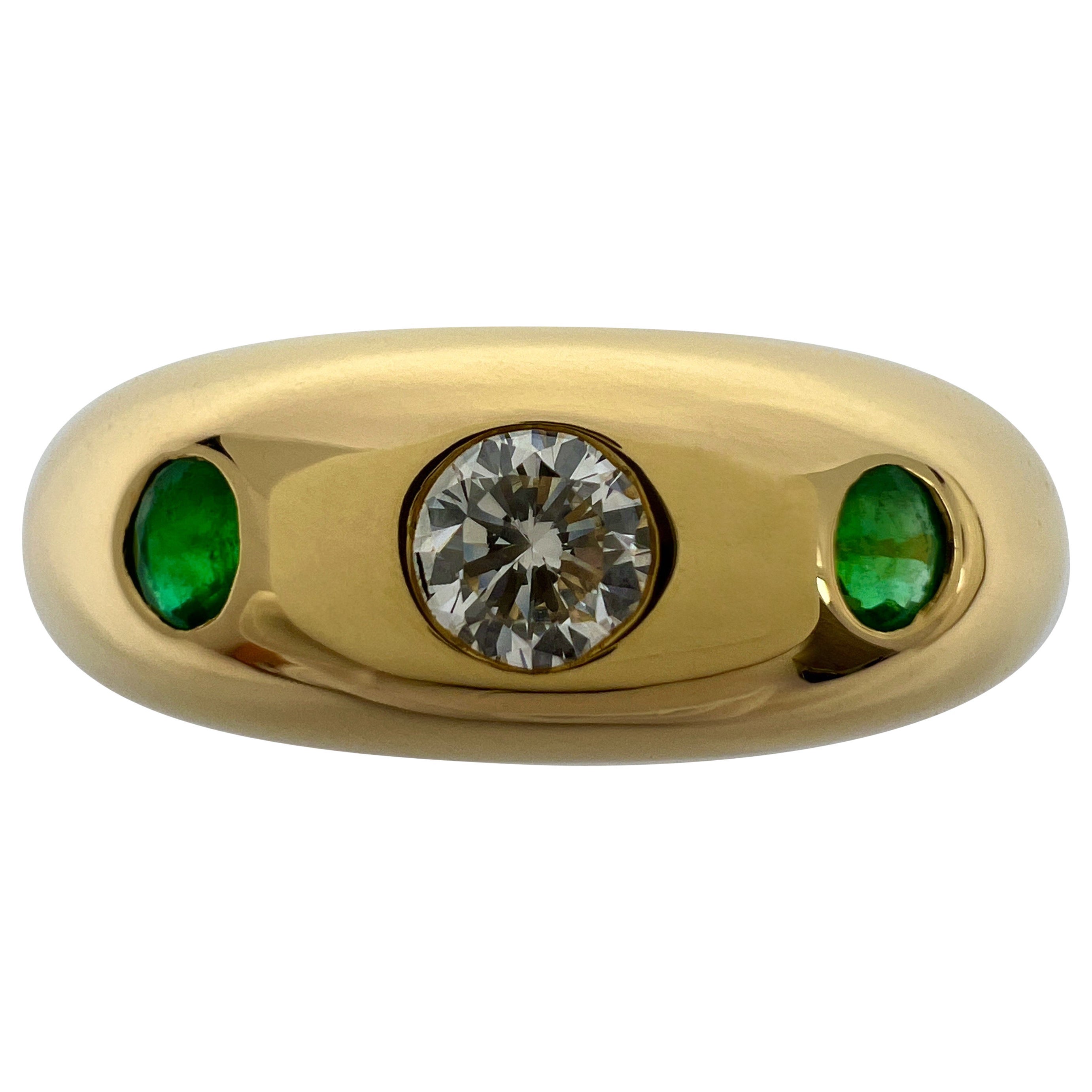 Vintage Cartier Diamond Emerald 18k Yellow Gold Three Stone Dome Daphne Ring 50 en vente