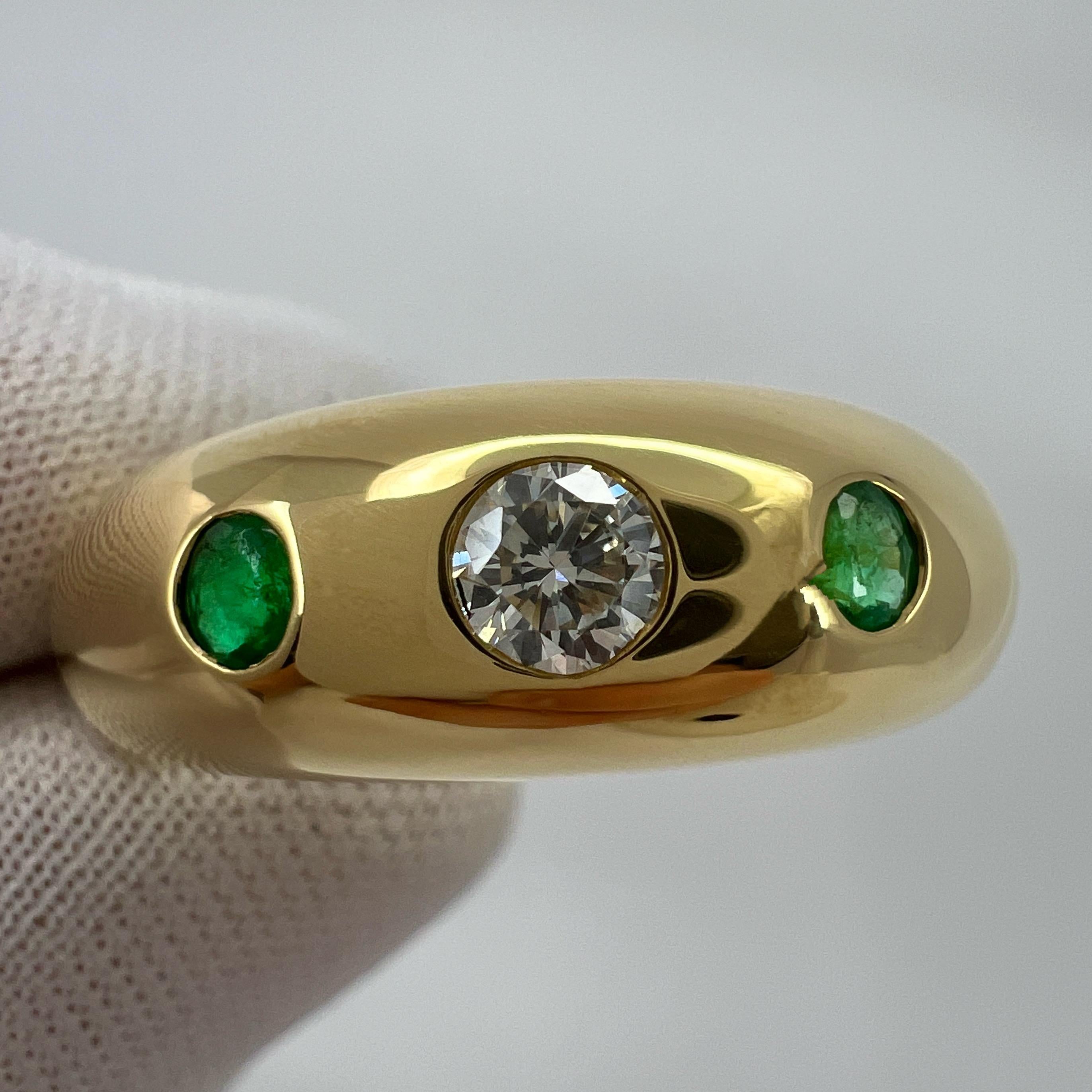 Round Cut Vintage Cartier Diamond Emerald 18k Yellow Gold Three Stone Dome Daphne Ring 62 For Sale