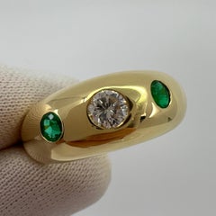 Anillo Daphne Vintage Cartier Diamante y Esmeralda Oro Amarillo 18k Cúpula de Tres Piedras