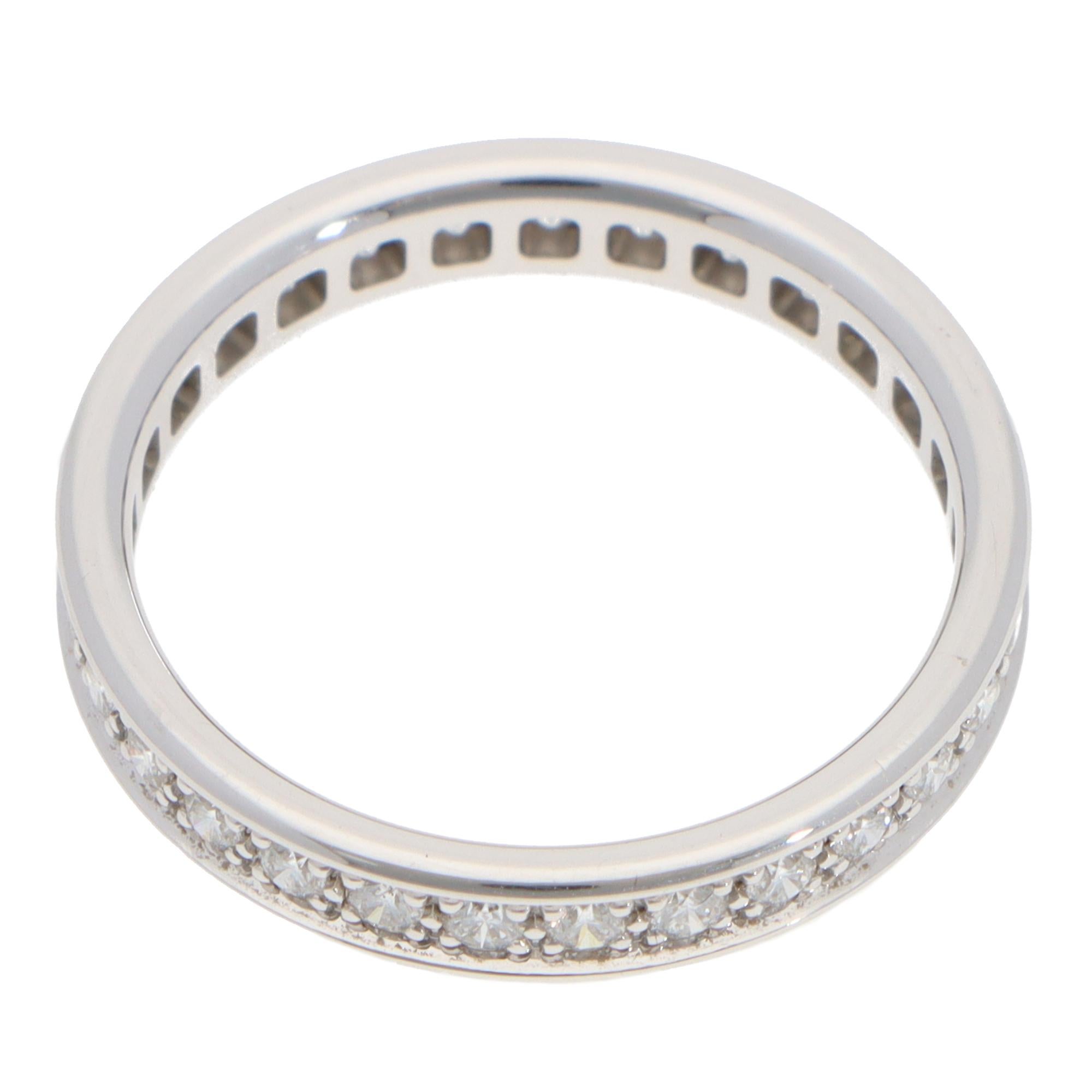 Vintage Cartier Vintage Eternity-Ring aus Weißgold mit Diamanten, Größe 51 (Brillantschliff)