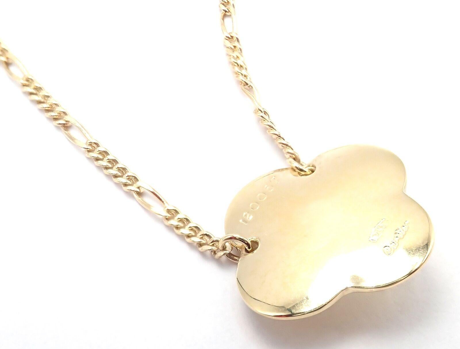 Vintage Cartier Diamond Heart Clover Yellow Gold Pendant Necklace In Excellent Condition For Sale In Holland, PA