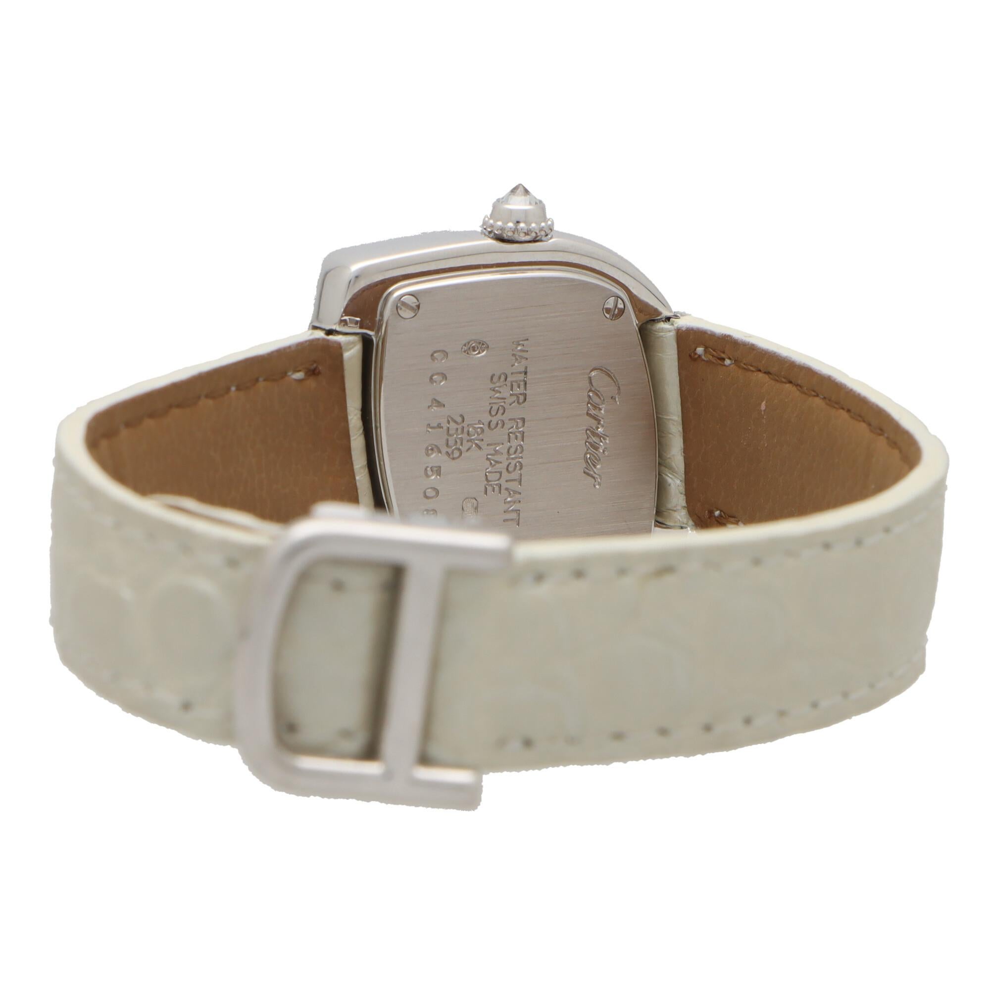 Taille ronde Cartier Montre-bracelet Navette vintage en or blanc 18 carats avec diamants