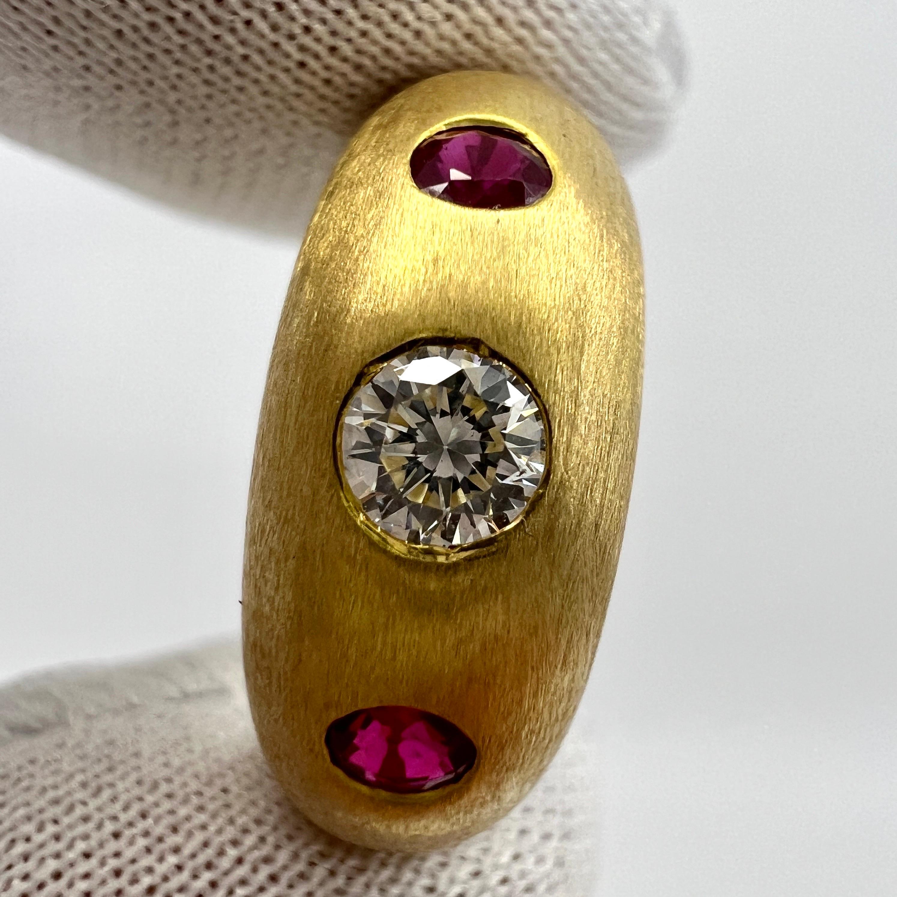 Vintage Cartier Diamond Ruby Daphne 18k Brushed Gold Three Stone Domed Ring In Excellent Condition In Birmingham, GB