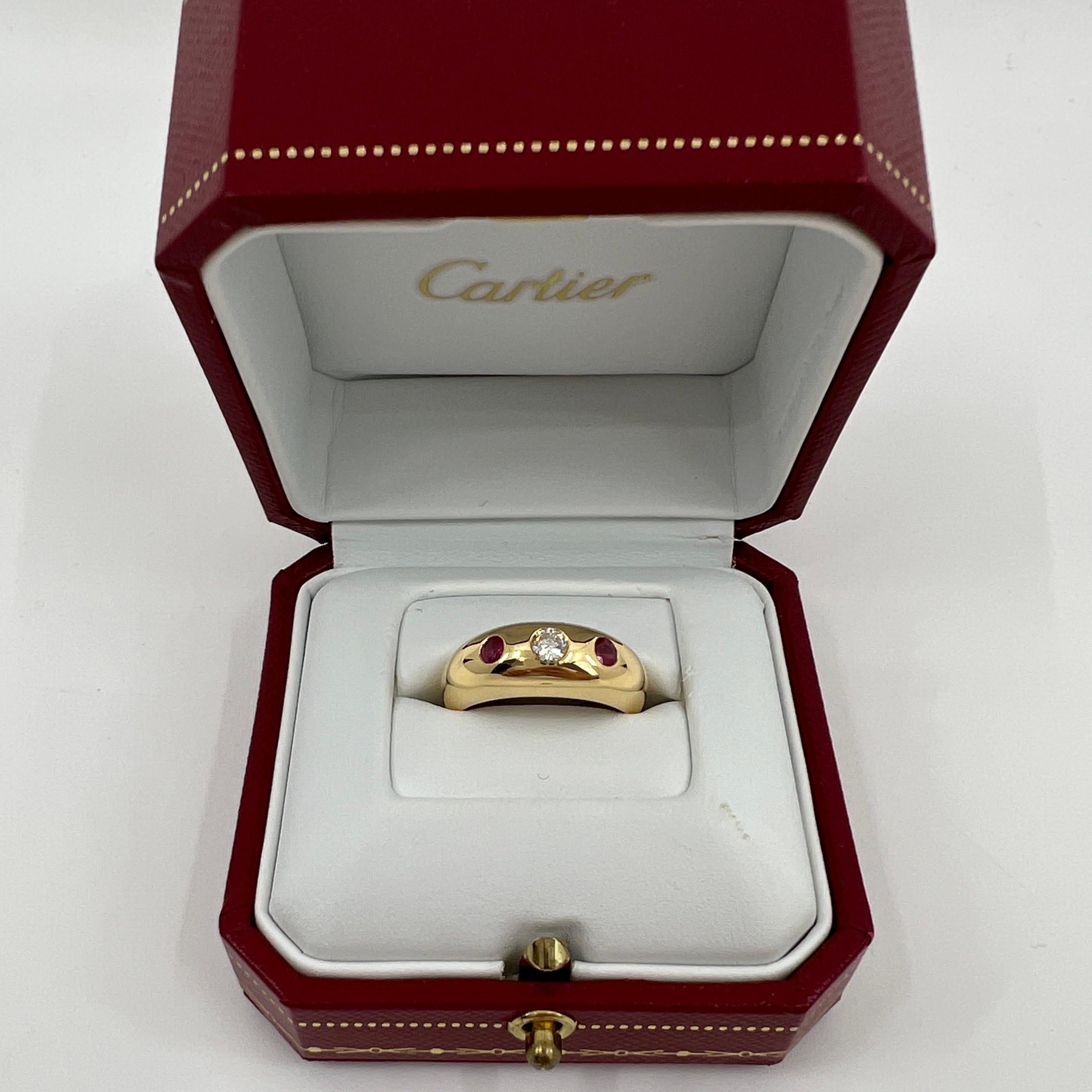 Taille ronde Vintage Cartier Diamond Ruby Daphne 18k Yellow Gold Three Stone Domed Ring EU49 en vente