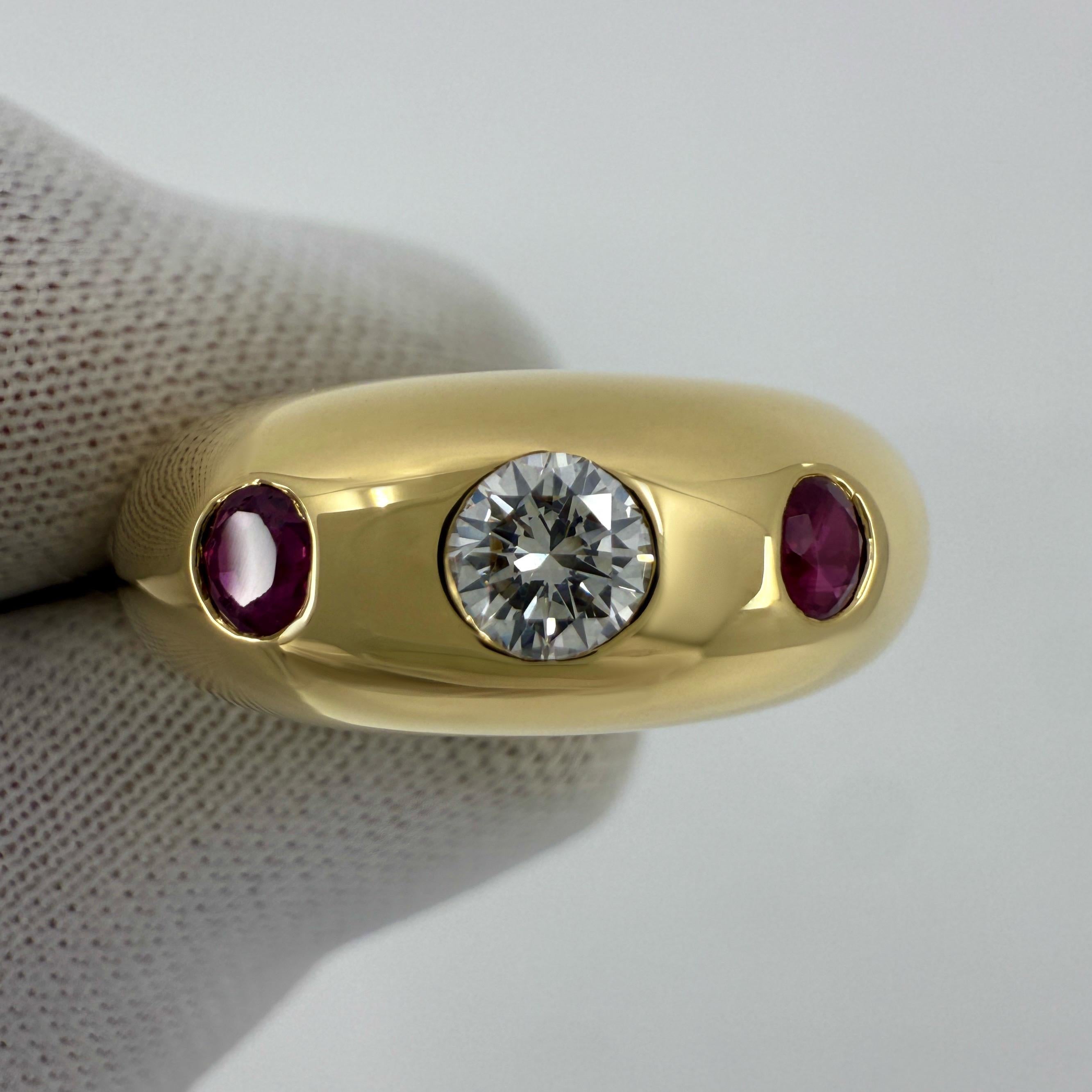 Women's or Men's Vintage Cartier Diamond Ruby Daphne 18k Yellow Gold Three Stone Domed Ring EU52 For Sale